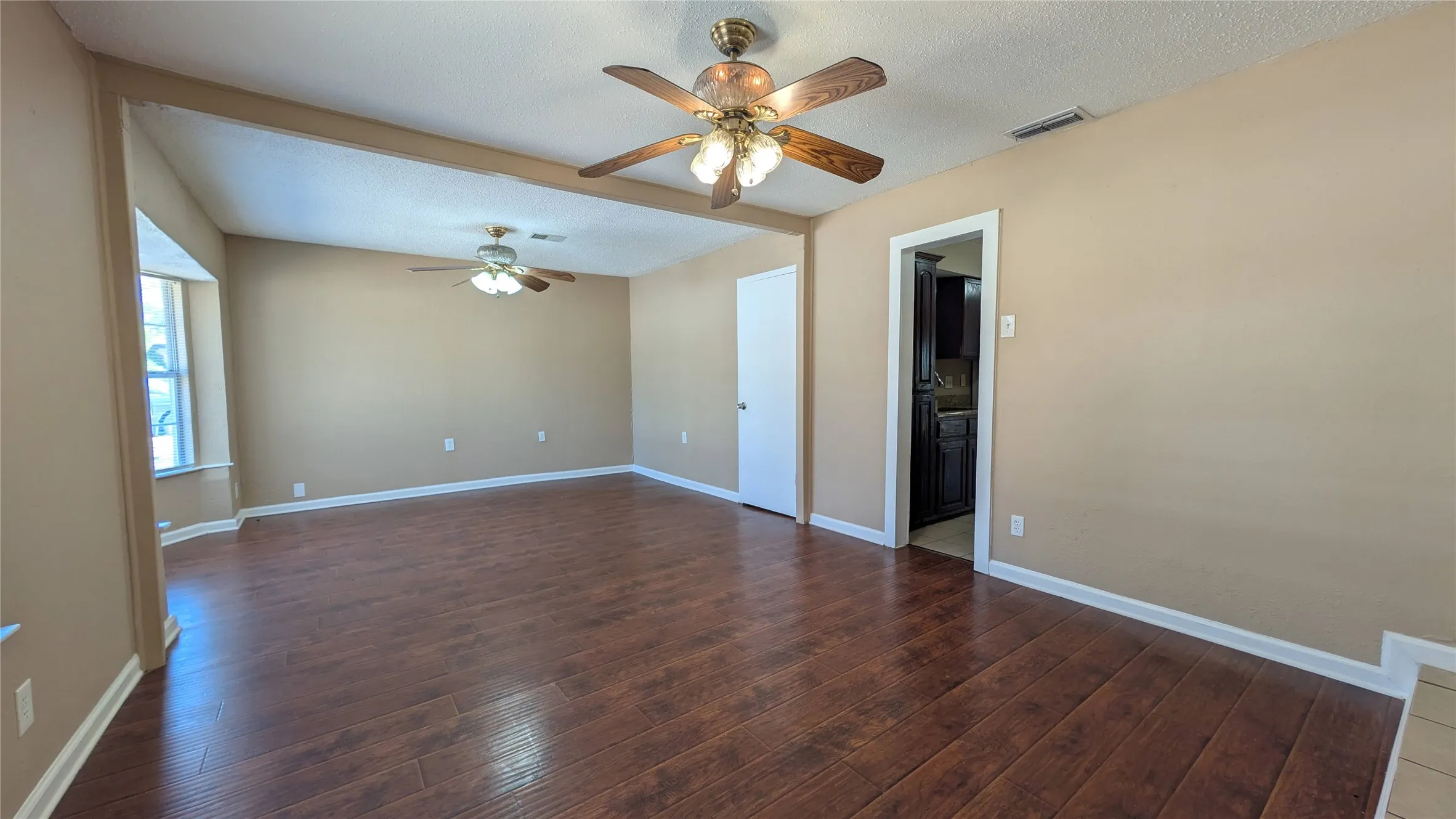 Single Family Residence For Rent in Denton County , 514 Campbell Lane, Denton, Texas 76209, 3 Bedroom, 2 Bathroom, Garage spaces, 1,480 Sqft, built in 1960, mls#21394136, Real Estate Agent in Denton, Homes For Rent in Denton county, Homes For Rent in Denton, Realtor in Denton Texas, Real Estate Brokerage Independent Realty Texas, Luminita Cordes Realtor