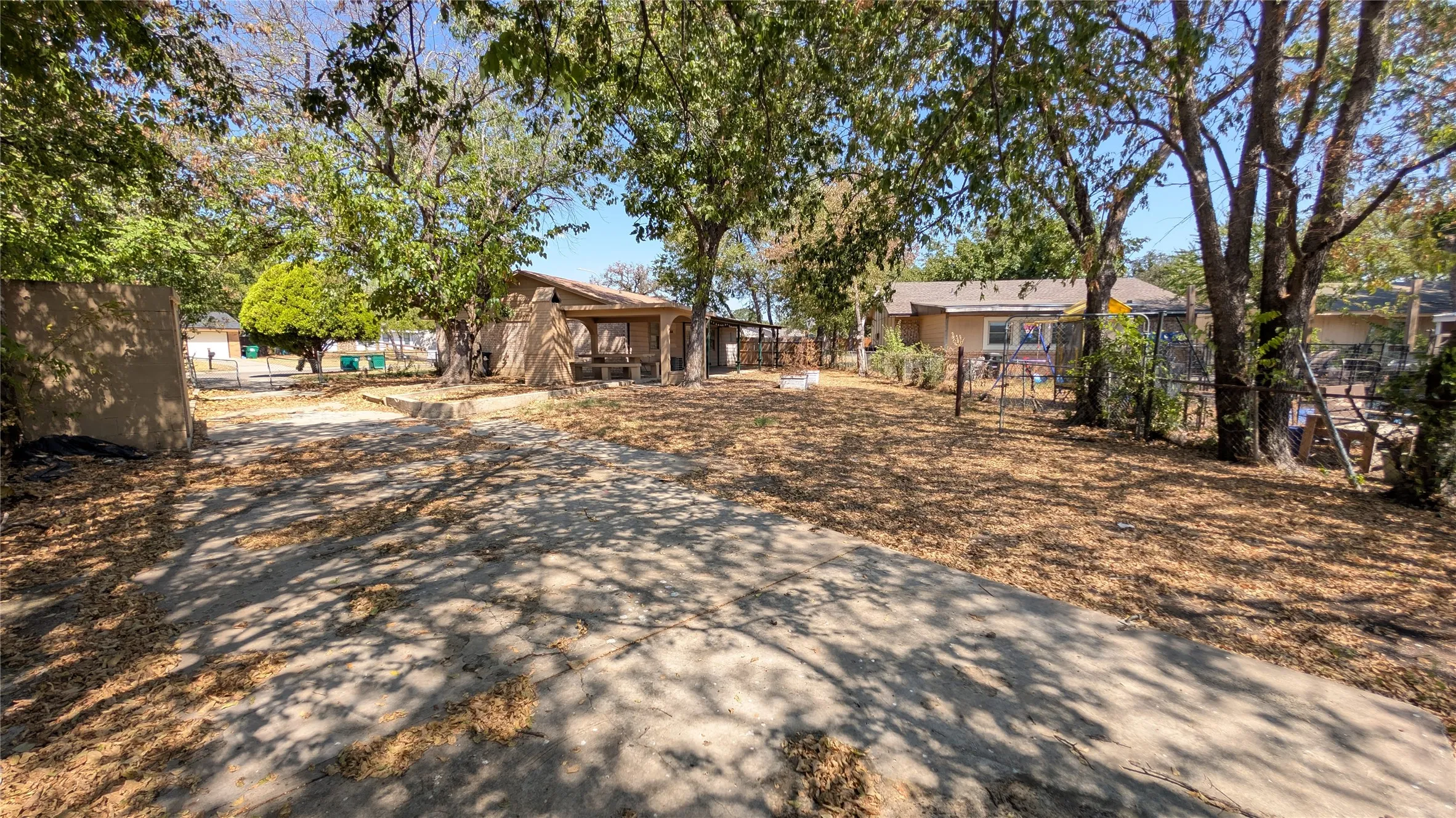 Single Family Residence For Rent in Denton County , 514 Campbell Lane, Denton, Texas 76209, 3 Bedroom, 2 Bathroom, Garage spaces, 1,480 Sqft, built in 1960, mls#21394136, Real Estate Agent in Denton, Homes For Rent in Denton county, Homes For Rent in Denton, Realtor in Denton Texas, Real Estate Brokerage Independent Realty Texas, Luminita Cordes Realtor