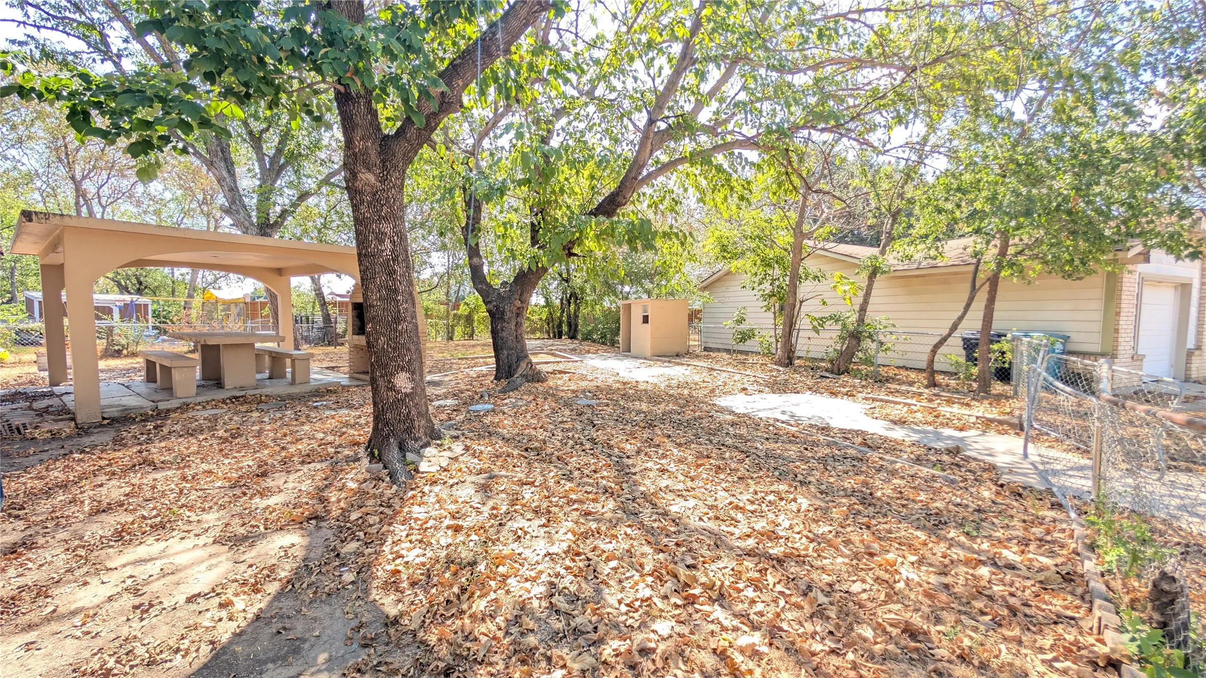 Single Family Residence For Rent in Denton County , 514 Campbell Lane, Denton, Texas 76209, 3 Bedroom, 2 Bathroom, Garage spaces, 1,480 Sqft, built in 1960, mls#21394136, Real Estate Agent in Denton, Homes For Rent in Denton county, Homes For Rent in Denton, Realtor in Denton Texas, Real Estate Brokerage Independent Realty Texas, Luminita Cordes Realtor