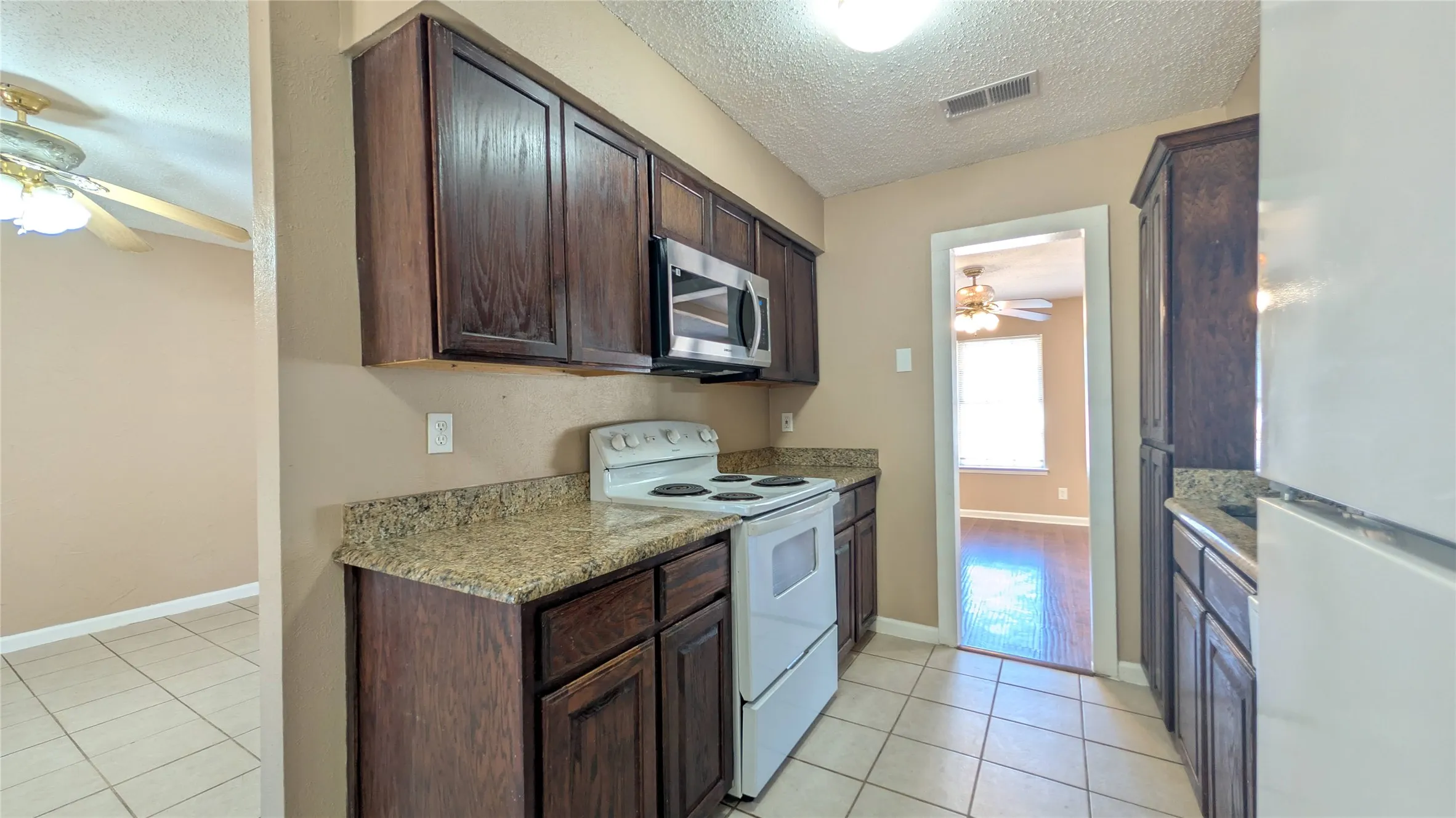 Single Family Residence For Rent in Denton County , 514 Campbell Lane, Denton, Texas 76209, 3 Bedroom, 2 Bathroom, Garage spaces, 1,480 Sqft, built in 1960, mls#21394136, Real Estate Agent in Denton, Homes For Rent in Denton county, Homes For Rent in Denton, Realtor in Denton Texas, Real Estate Brokerage Independent Realty Texas, Luminita Cordes Realtor