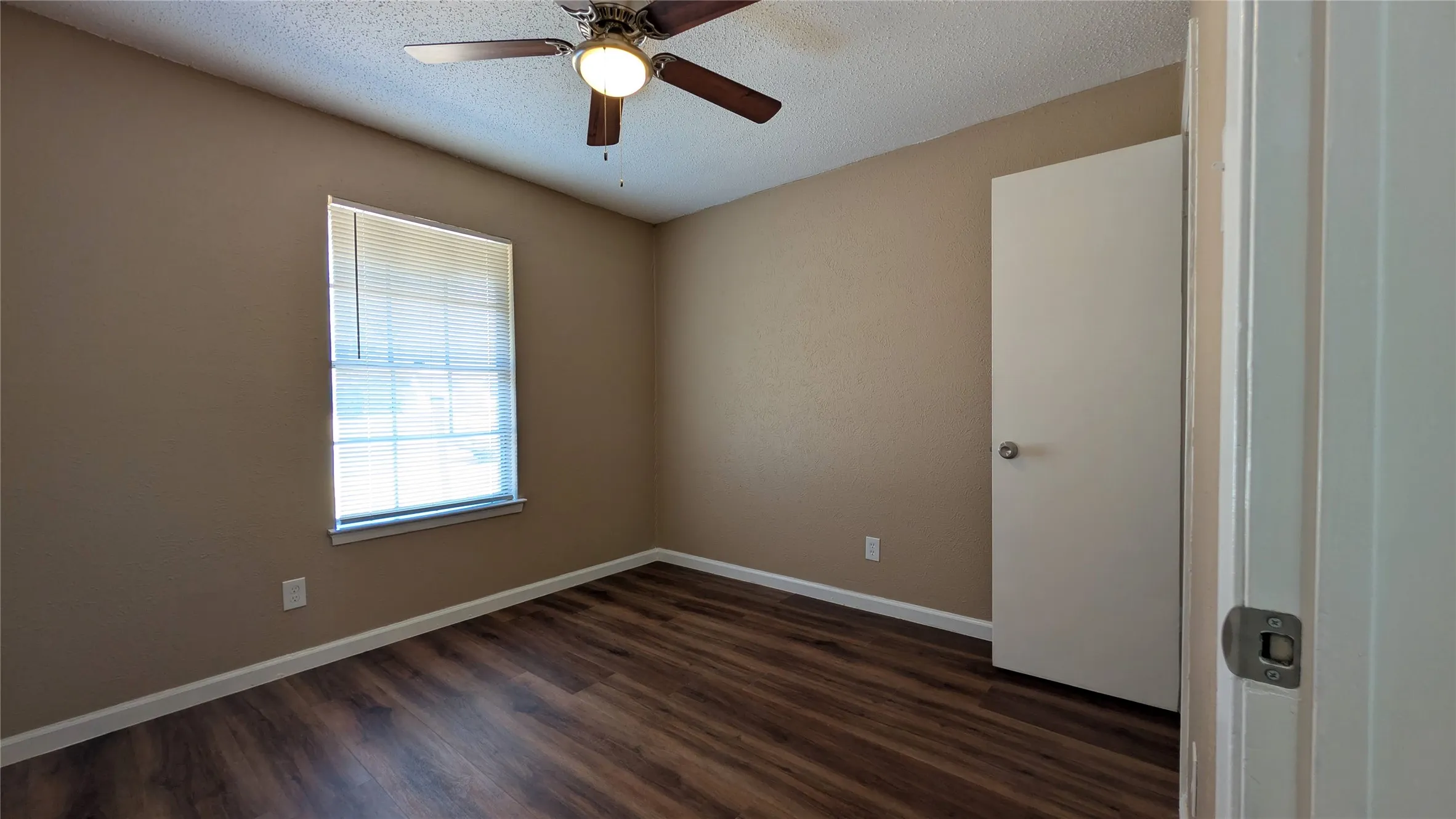 Single Family Residence For Rent in Denton County , 514 Campbell Lane, Denton, Texas 76209, 3 Bedroom, 2 Bathroom, Garage spaces, 1,480 Sqft, built in 1960, mls#21394136, Real Estate Agent in Denton, Homes For Rent in Denton county, Homes For Rent in Denton, Realtor in Denton Texas, Real Estate Brokerage Independent Realty Texas, Luminita Cordes Realtor