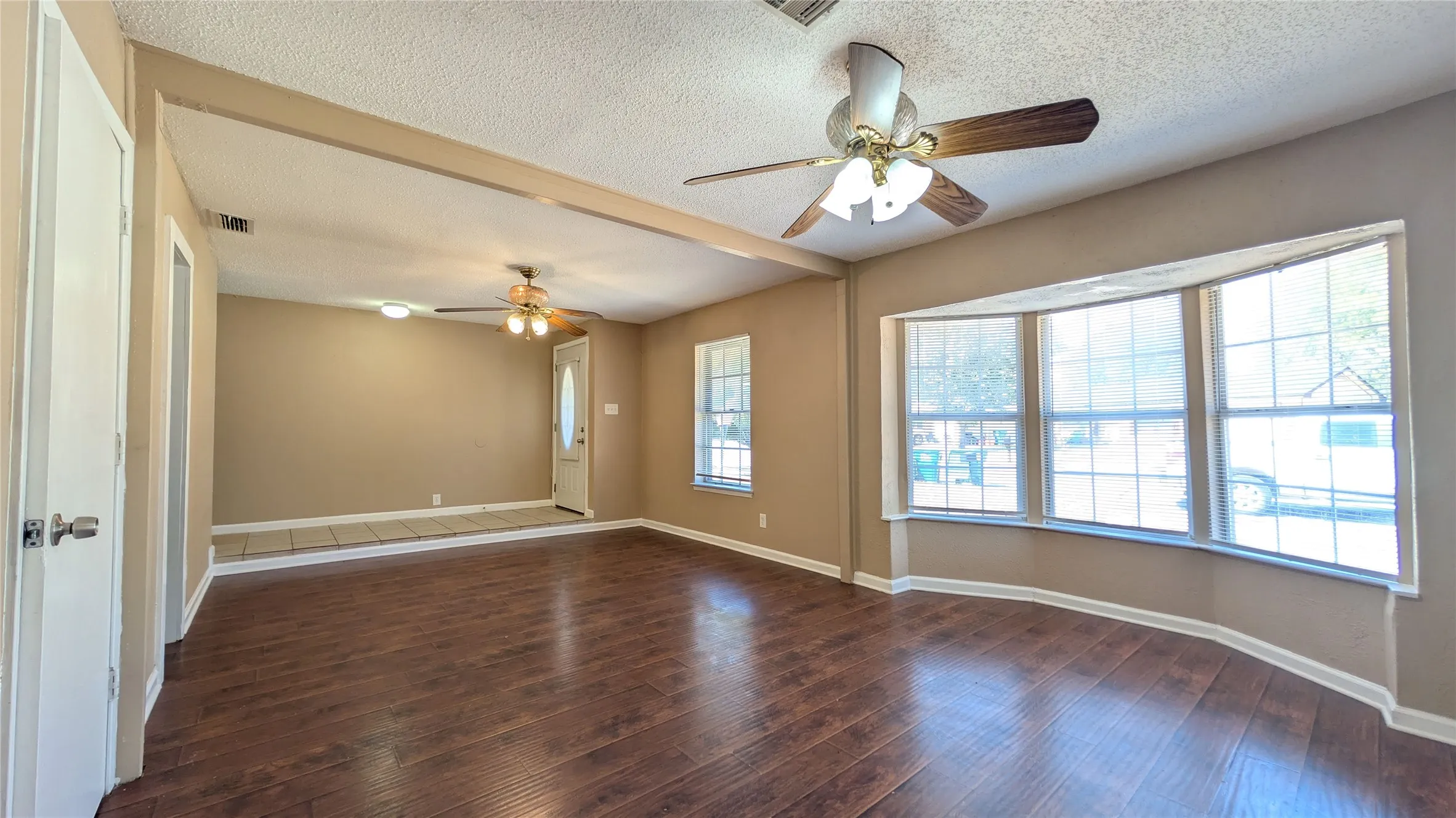 Single Family Residence For Rent in Denton County , 514 Campbell Lane, Denton, Texas 76209, 3 Bedroom, 2 Bathroom, Garage spaces, 1,480 Sqft, built in 1960, mls#21394136, Real Estate Agent in Denton, Homes For Rent in Denton county, Homes For Rent in Denton, Realtor in Denton Texas, Real Estate Brokerage Independent Realty Texas, Luminita Cordes Realtor