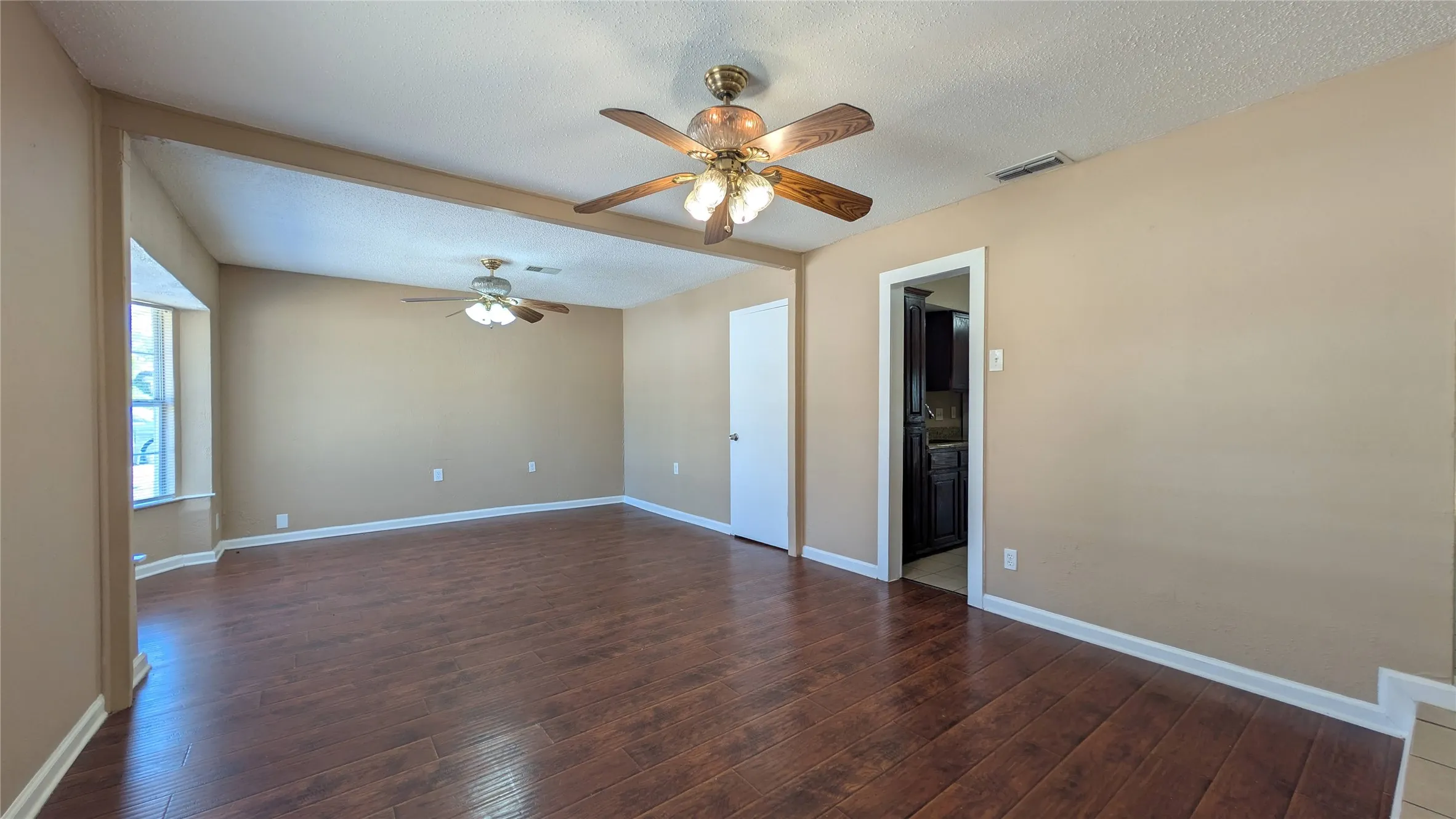 Single Family Residence For Rent in Denton County , 514 Campbell Lane, Denton, Texas 76209, 3 Bedroom, 2 Bathroom, Garage spaces, 1,480 Sqft, built in 1960, mls#21394136, Real Estate Agent in Denton, Homes For Rent in Denton county, Homes For Rent in Denton, Realtor in Denton Texas, Real Estate Brokerage Independent Realty Texas, Luminita Cordes Realtor