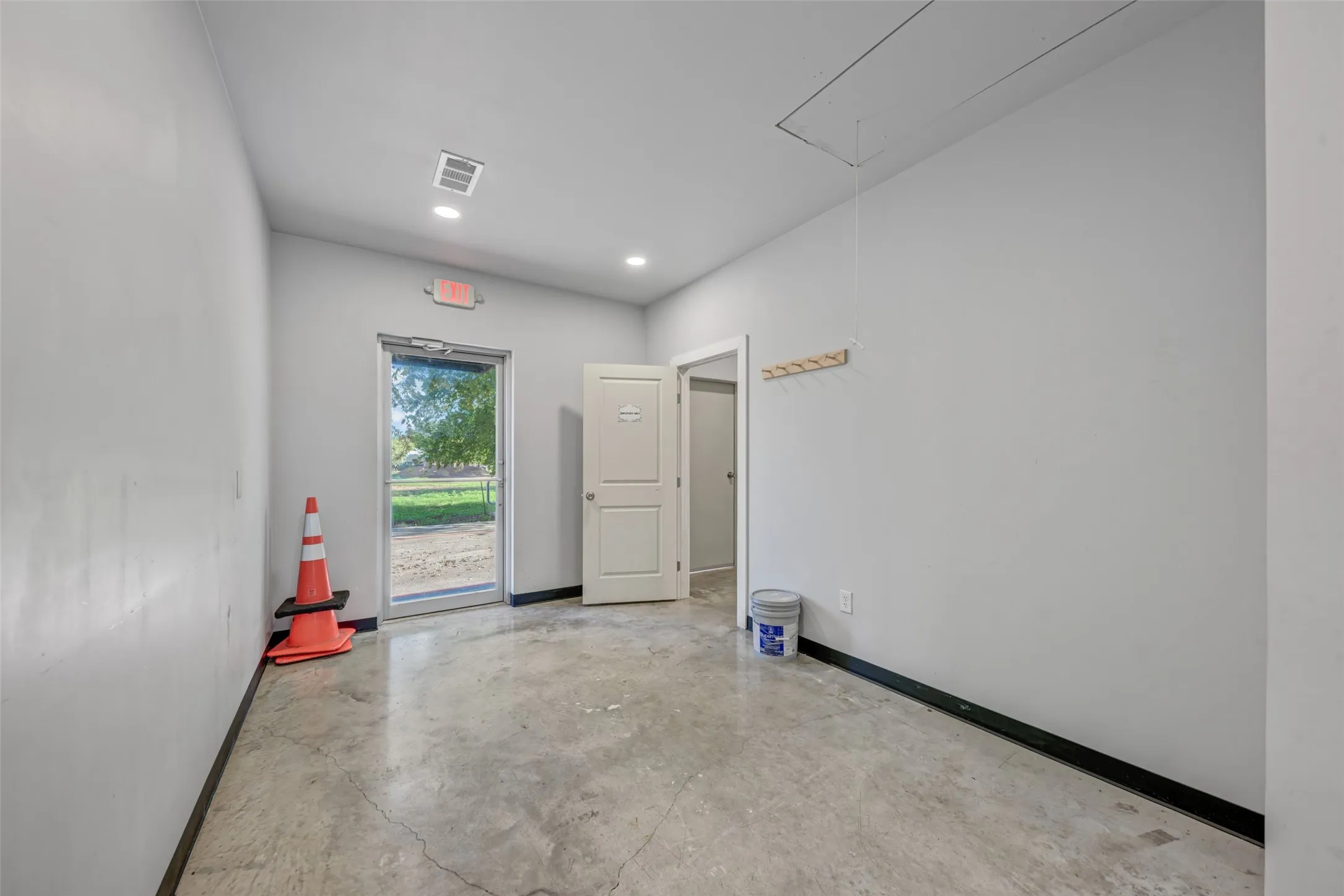 Retail For Rent in Lampasas County , 1009 E 4th Street C, D, E, Lampasas, Texas 76550, 0, 0, Garage spaces, 0 Sqft, built in 2024, mls#21393284, Real Estate Agent in Lampasas, Homes For Rent in Lampasas county, Homes For Rent in Lampasas, Realtor in Lampasas Texas, Real Estate Brokerage Independent Realty Texas, Luminita Cordes Realtor