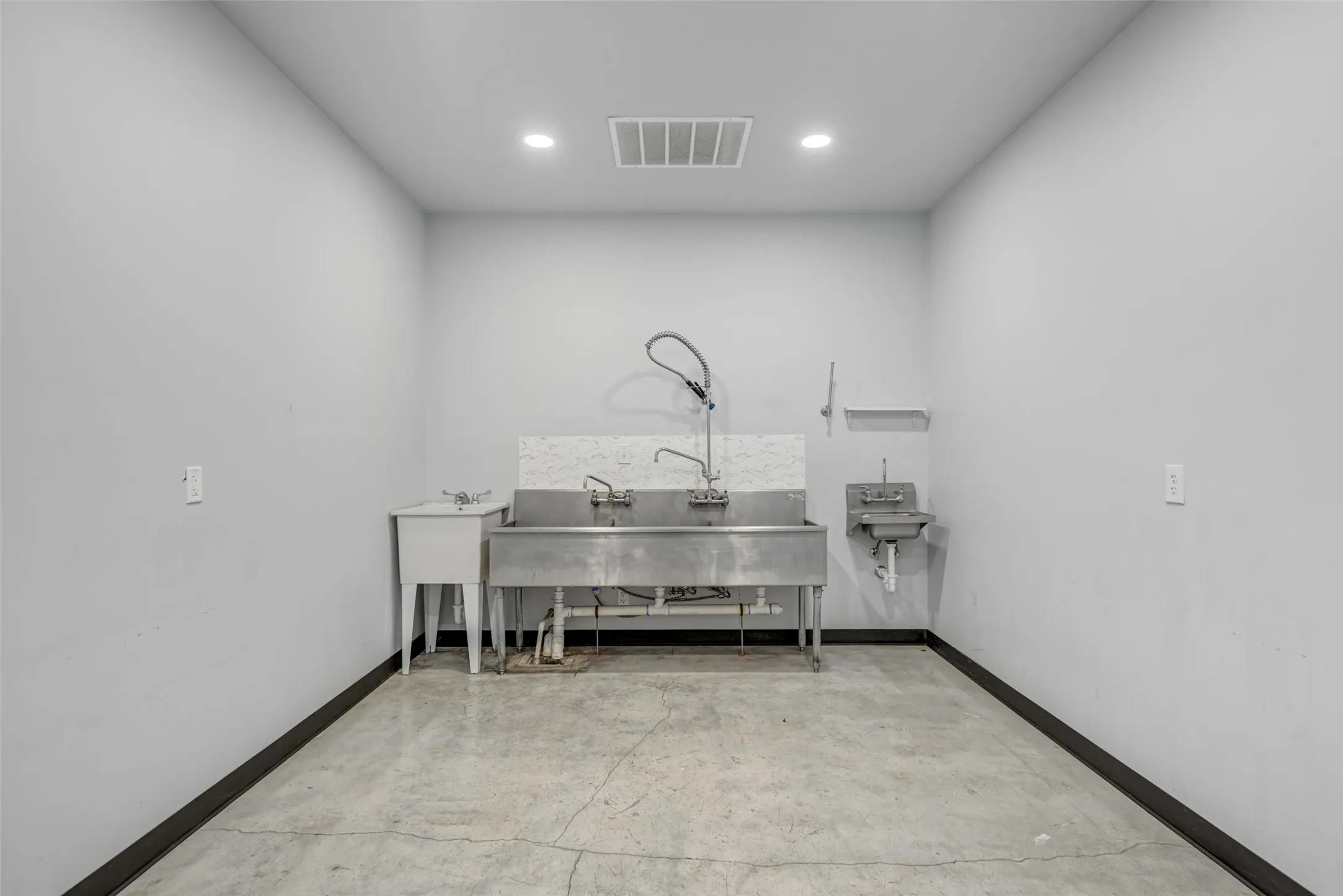 Retail For Rent in Lampasas County , 1009 E 4th Street C, D, E, Lampasas, Texas 76550, 0, 0, Garage spaces, 0 Sqft, built in 2024, mls#21393284, Real Estate Agent in Lampasas, Homes For Rent in Lampasas county, Homes For Rent in Lampasas, Realtor in Lampasas Texas, Real Estate Brokerage Independent Realty Texas, Luminita Cordes Realtor