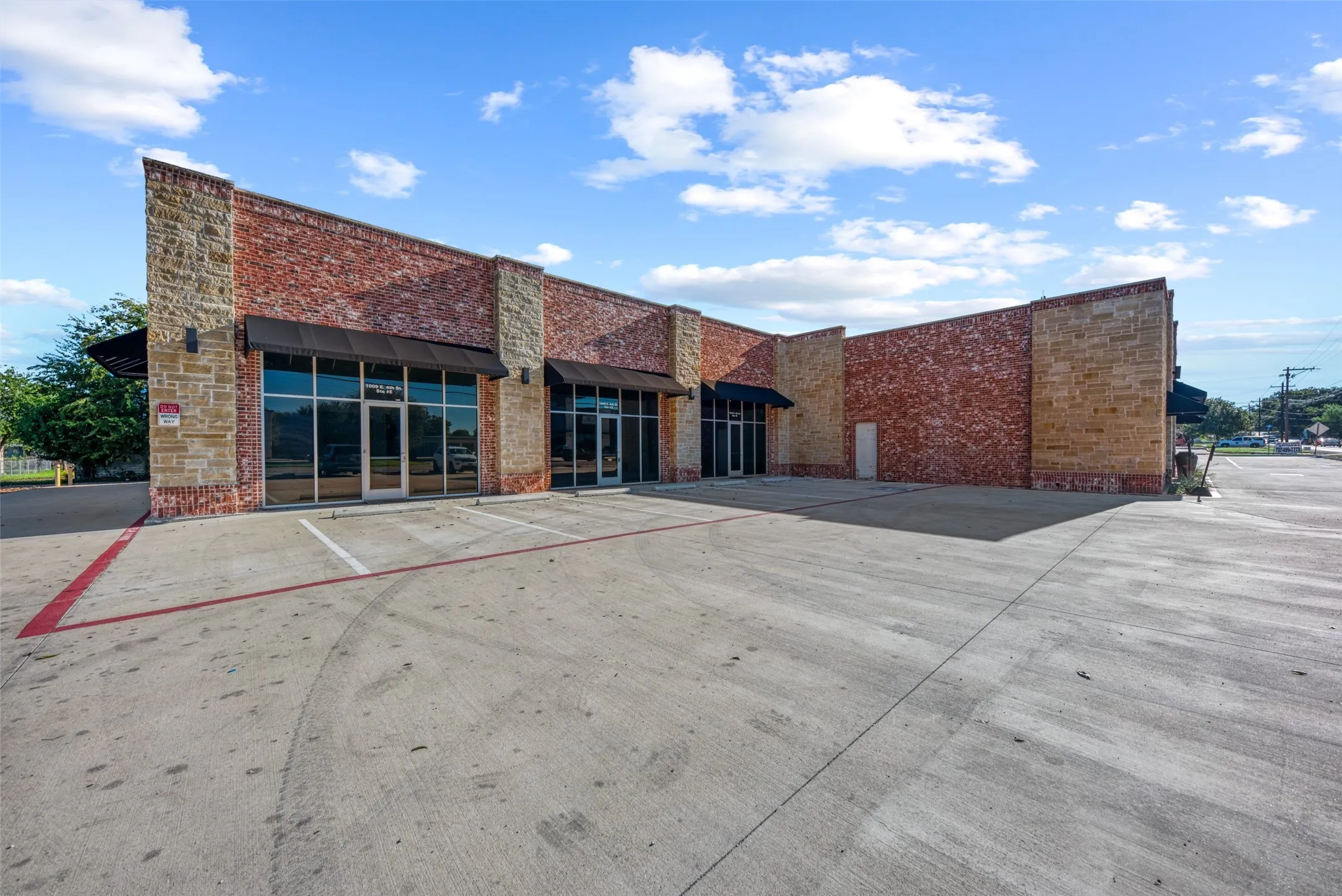 Retail For Rent in Lampasas County , 1009 E 4th Street C, D, E, Lampasas, Texas 76550, 0, 0, Garage spaces, 0 Sqft, built in 2024, mls#21393284, Real Estate Agent in Lampasas, Homes For Rent in Lampasas county, Homes For Rent in Lampasas, Realtor in Lampasas Texas, Real Estate Brokerage Independent Realty Texas, Luminita Cordes Realtor