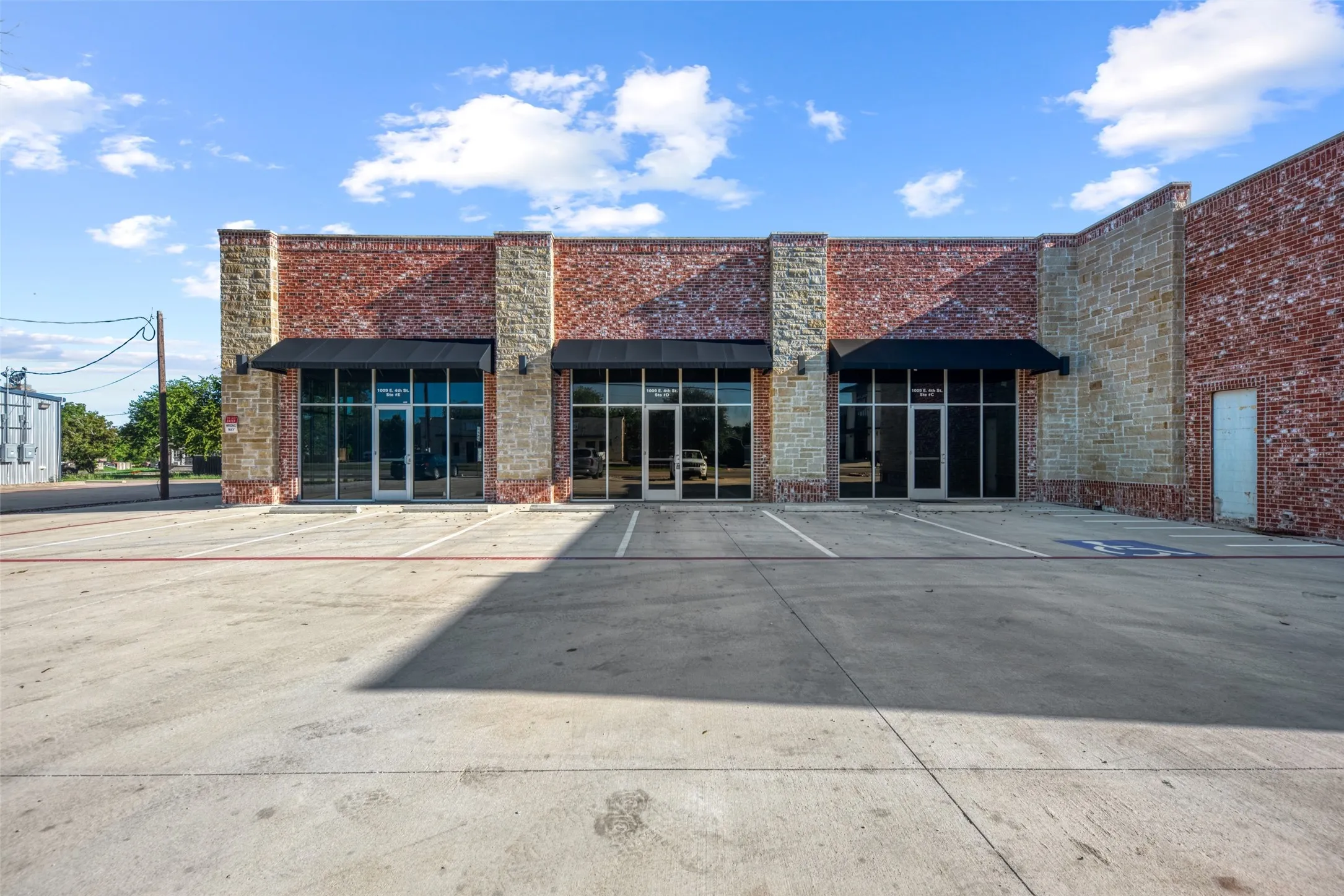 Retail For Rent in Lampasas County , 1009 E 4th Street C, D, E, Lampasas, Texas 76550, 0, 0, Garage spaces, 0 Sqft, built in 2024, mls#21393284, Real Estate Agent in Lampasas, Homes For Rent in Lampasas county, Homes For Rent in Lampasas, Realtor in Lampasas Texas, Real Estate Brokerage Independent Realty Texas, Luminita Cordes Realtor