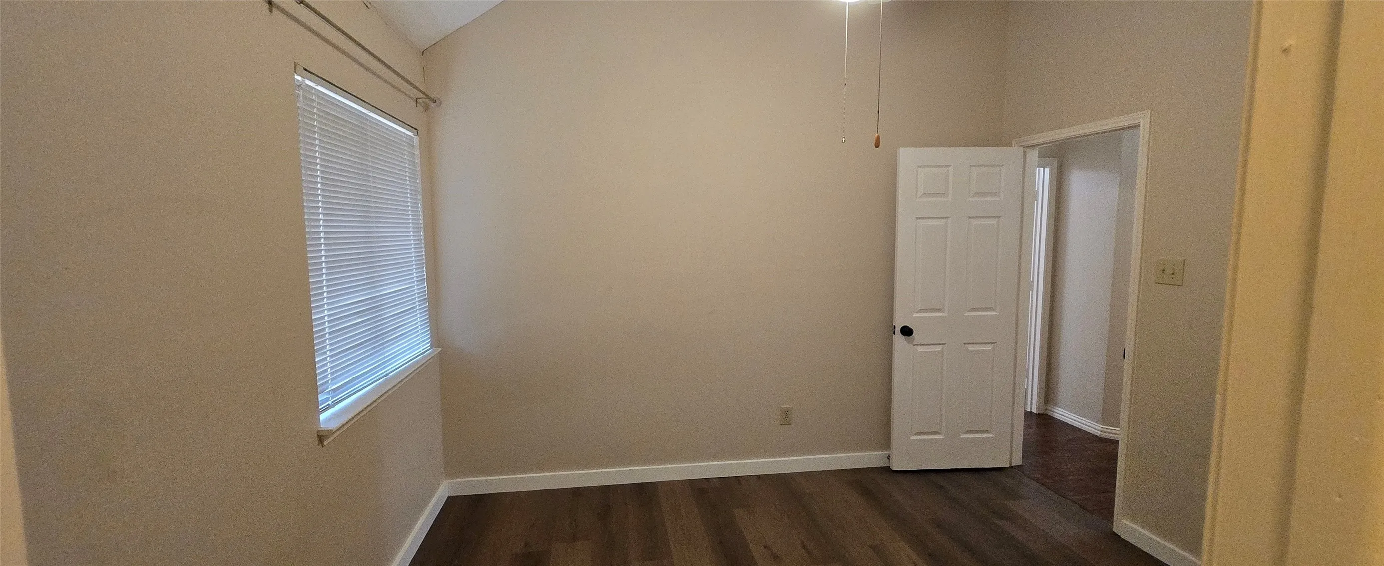 Single Family Residence For Rent in Collin County , 6941 Hickory Creek, Plano, Texas 75023, 3 Bedroom, 2 Bathroom, 2 Garage spaces, 1,612 Sqft, built in 1991, mls#21394139, Real Estate Agent in Plano, Homes For Rent in Collin county, Homes For Rent in Plano, Realtor in Plano Texas, Real Estate Brokerage Independent Realty Texas, Luminita Cordes Realtor
