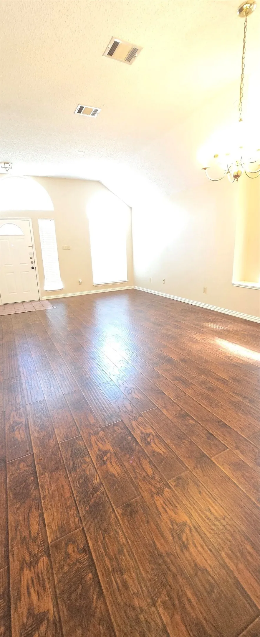 Single Family Residence For Rent in Collin County , 6941 Hickory Creek, Plano, Texas 75023, 3 Bedroom, 2 Bathroom, 2 Garage spaces, 1,612 Sqft, built in 1991, mls#21394139, Real Estate Agent in Plano, Homes For Rent in Collin county, Homes For Rent in Plano, Realtor in Plano Texas, Real Estate Brokerage Independent Realty Texas, Luminita Cordes Realtor