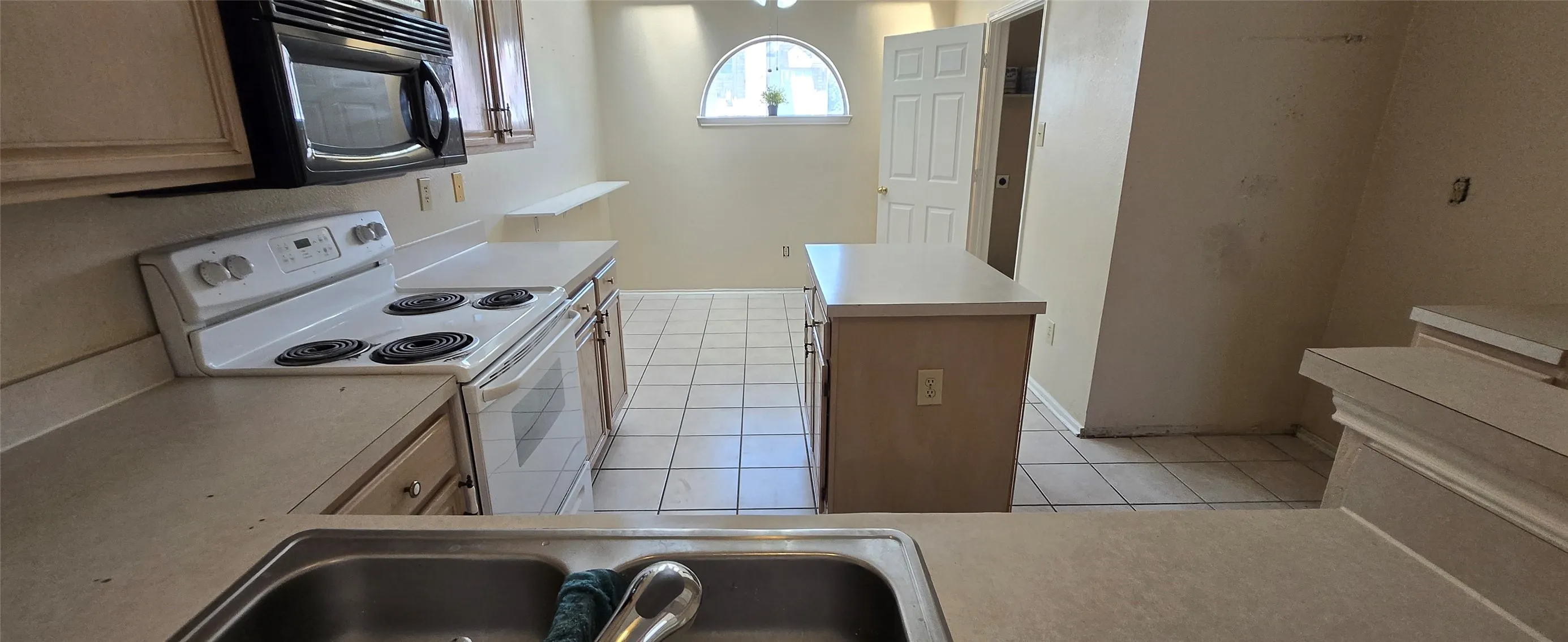Single Family Residence For Rent in Collin County , 6941 Hickory Creek, Plano, Texas 75023, 3 Bedroom, 2 Bathroom, 2 Garage spaces, 1,612 Sqft, built in 1991, mls#21394139, Real Estate Agent in Plano, Homes For Rent in Collin county, Homes For Rent in Plano, Realtor in Plano Texas, Real Estate Brokerage Independent Realty Texas, Luminita Cordes Realtor