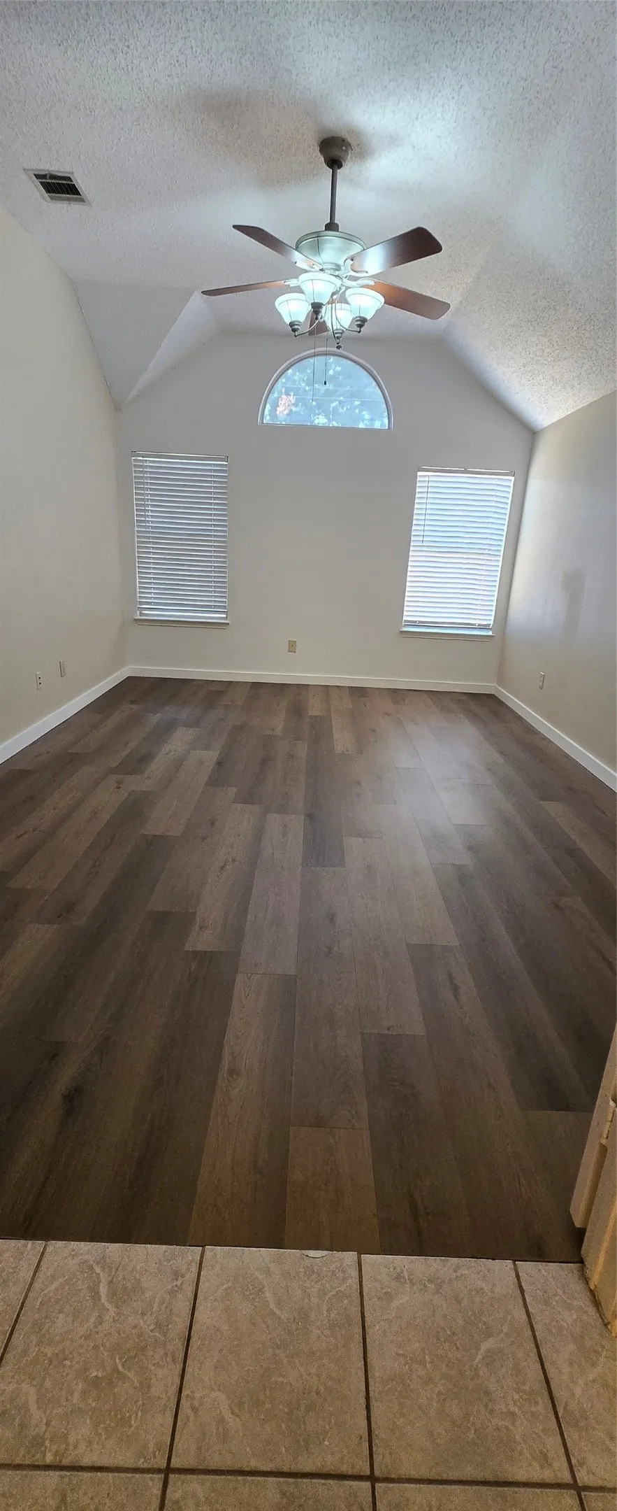 Single Family Residence For Rent in Collin County , 6941 Hickory Creek, Plano, Texas 75023, 3 Bedroom, 2 Bathroom, 2 Garage spaces, 1,612 Sqft, built in 1991, mls#21394139, Real Estate Agent in Plano, Homes For Rent in Collin county, Homes For Rent in Plano, Realtor in Plano Texas, Real Estate Brokerage Independent Realty Texas, Luminita Cordes Realtor