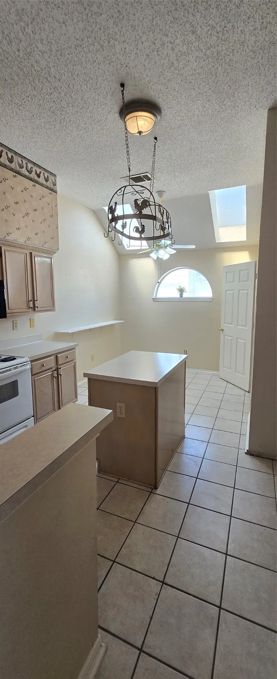 Single Family Residence For Rent in Collin County , 6941 Hickory Creek, Plano, Texas 75023, 3 Bedroom, 2 Bathroom, 2 Garage spaces, 1,612 Sqft, built in 1991, mls#21394139, Real Estate Agent in Plano, Homes For Rent in Collin county, Homes For Rent in Plano, Realtor in Plano Texas, Real Estate Brokerage Independent Realty Texas, Luminita Cordes Realtor