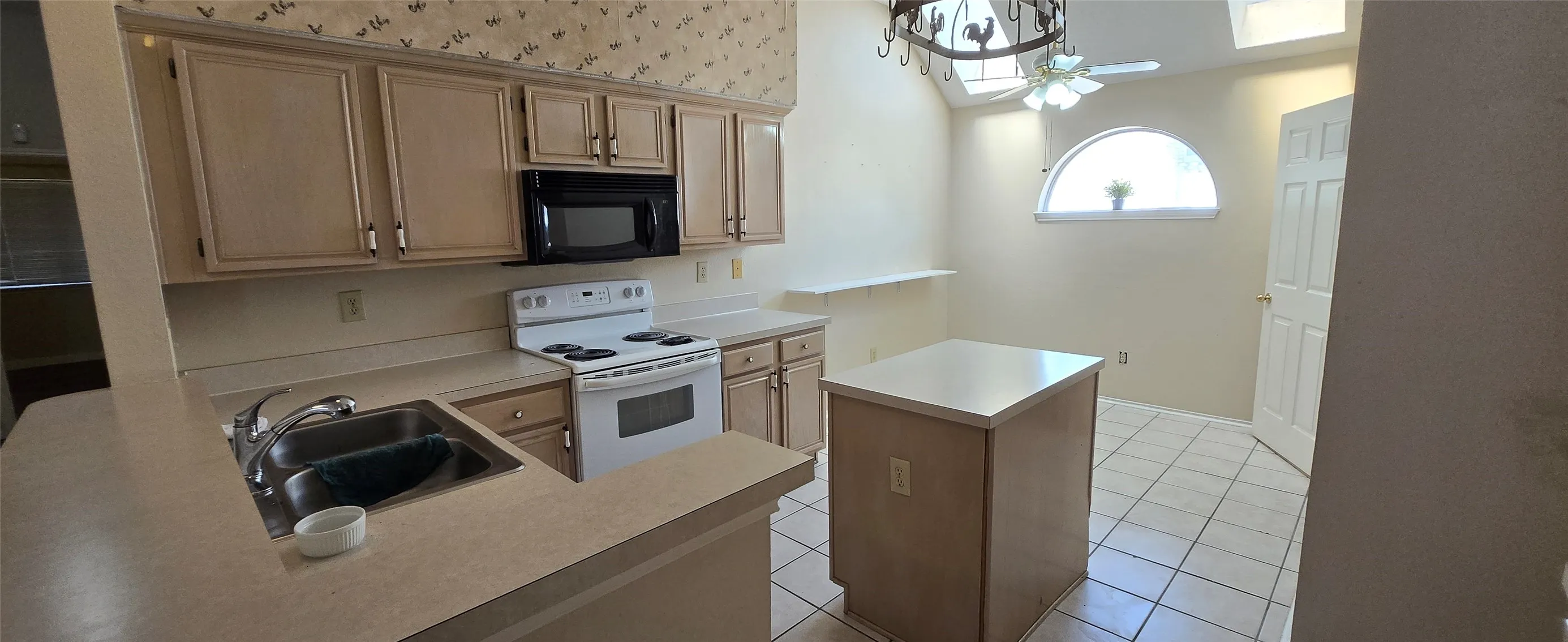 Single Family Residence For Rent in Collin County , 6941 Hickory Creek, Plano, Texas 75023, 3 Bedroom, 2 Bathroom, 2 Garage spaces, 1,612 Sqft, built in 1991, mls#21394139, Real Estate Agent in Plano, Homes For Rent in Collin county, Homes For Rent in Plano, Realtor in Plano Texas, Real Estate Brokerage Independent Realty Texas, Luminita Cordes Realtor