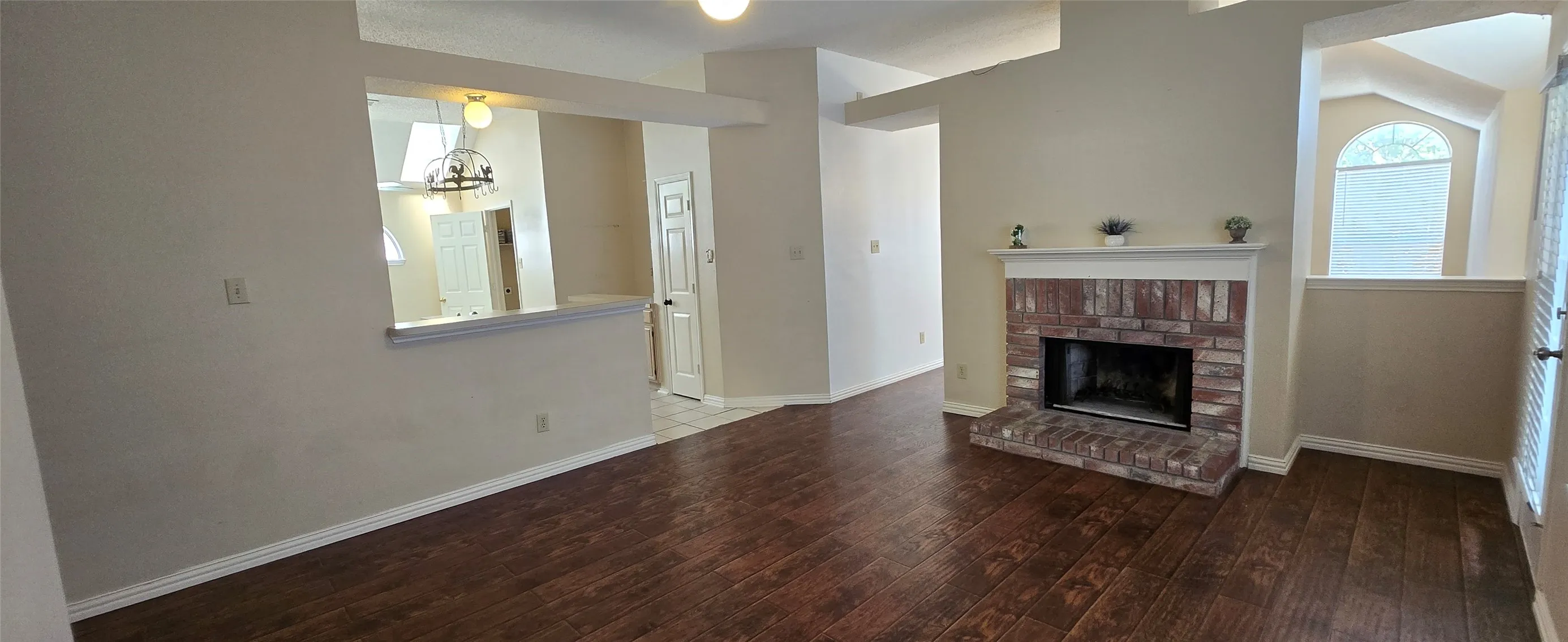Single Family Residence For Rent in Collin County , 6941 Hickory Creek, Plano, Texas 75023, 3 Bedroom, 2 Bathroom, 2 Garage spaces, 1,612 Sqft, built in 1991, mls#21394139, Real Estate Agent in Plano, Homes For Rent in Collin county, Homes For Rent in Plano, Realtor in Plano Texas, Real Estate Brokerage Independent Realty Texas, Luminita Cordes Realtor
