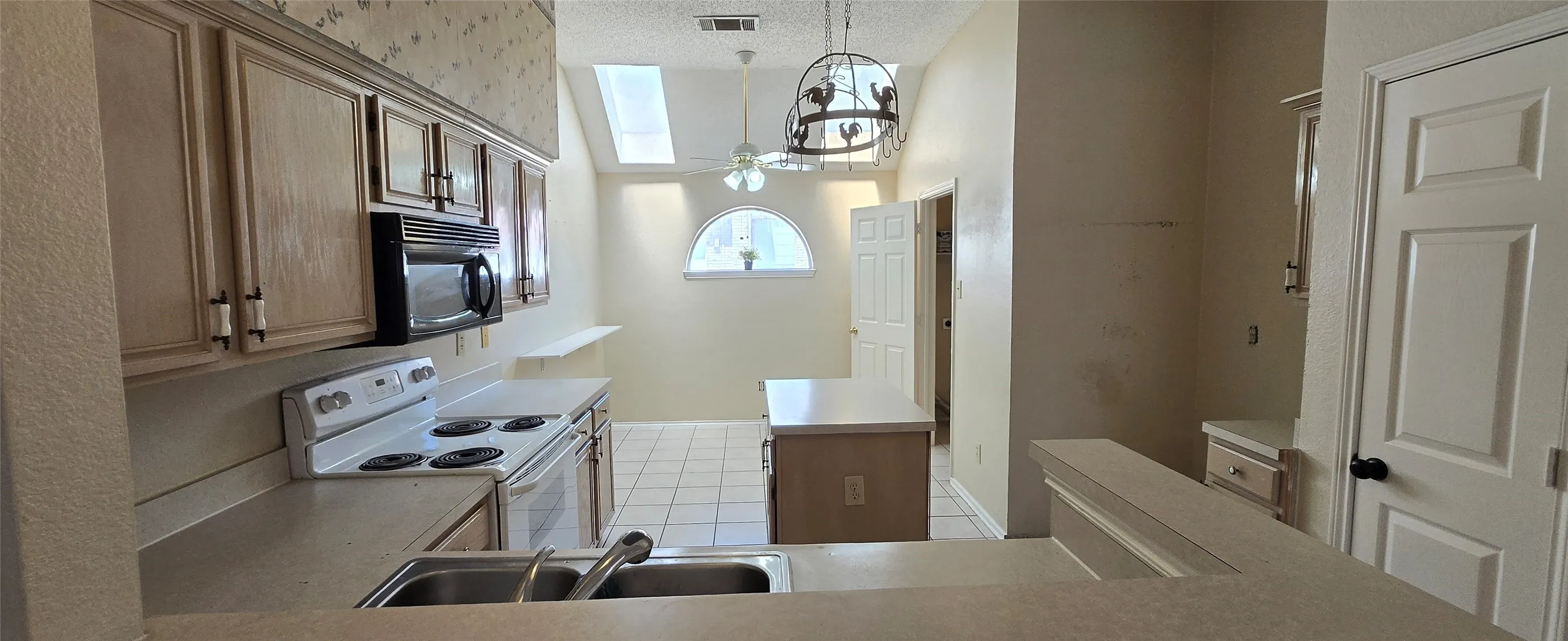 Single Family Residence For Rent in Collin County , 6941 Hickory Creek, Plano, Texas 75023, 3 Bedroom, 2 Bathroom, 2 Garage spaces, 1,612 Sqft, built in 1991, mls#21394139, Real Estate Agent in Plano, Homes For Rent in Collin county, Homes For Rent in Plano, Realtor in Plano Texas, Real Estate Brokerage Independent Realty Texas, Luminita Cordes Realtor