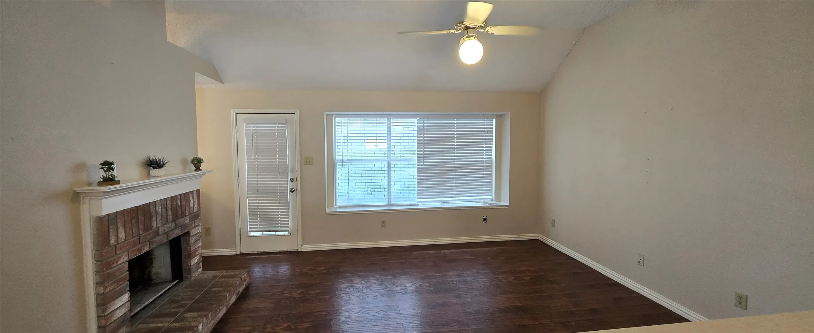 Single Family Residence For Rent in Collin County , 6941 Hickory Creek, Plano, Texas 75023, 3 Bedroom, 2 Bathroom, 2 Garage spaces, 1,612 Sqft, built in 1991, mls#21394139, Real Estate Agent in Plano, Homes For Rent in Collin county, Homes For Rent in Plano, Realtor in Plano Texas, Real Estate Brokerage Independent Realty Texas, Luminita Cordes Realtor