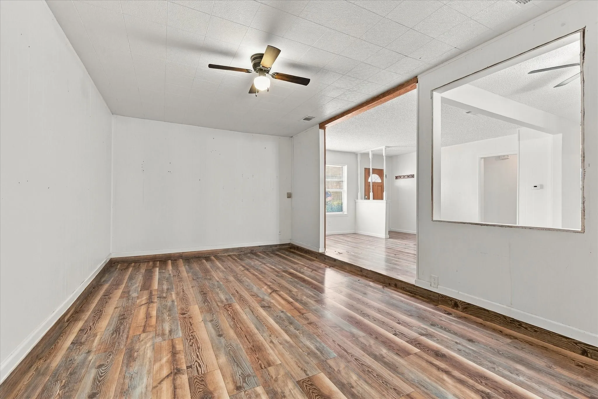Single Family Residence For Sale in Dallas County , 733 Red Mill Lane, Mesquite, Texas 75149, 3 Bedroom, 1 Bathroom, Garage spaces, 1,289 Sqft, built in 1958, mls#21394143, Real Estate Agent in Mesquite, Homes For Sale in Dallas county, Homes For Sale in Mesquite, Realtor in Mesquite Texas, Real Estate Brokerage Independent Realty Texas, Luminita Cordes Realtor