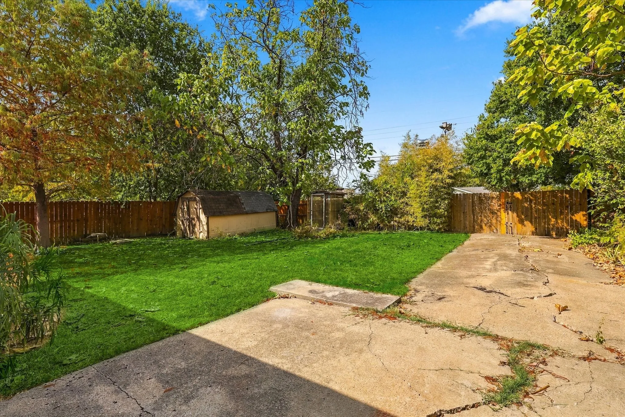 Single Family Residence For Sale in Dallas County , 733 Red Mill Lane, Mesquite, Texas 75149, 3 Bedroom, 1 Bathroom, Garage spaces, 1,289 Sqft, built in 1958, mls#21394143, Real Estate Agent in Mesquite, Homes For Sale in Dallas county, Homes For Sale in Mesquite, Realtor in Mesquite Texas, Real Estate Brokerage Independent Realty Texas, Luminita Cordes Realtor