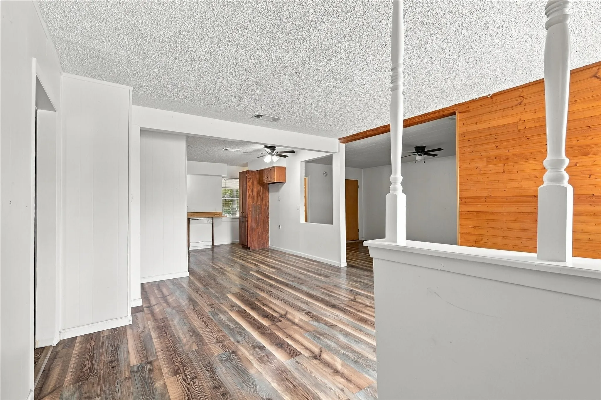 Single Family Residence For Sale in Dallas County , 733 Red Mill Lane, Mesquite, Texas 75149, 3 Bedroom, 1 Bathroom, Garage spaces, 1,289 Sqft, built in 1958, mls#21394143, Real Estate Agent in Mesquite, Homes For Sale in Dallas county, Homes For Sale in Mesquite, Realtor in Mesquite Texas, Real Estate Brokerage Independent Realty Texas, Luminita Cordes Realtor