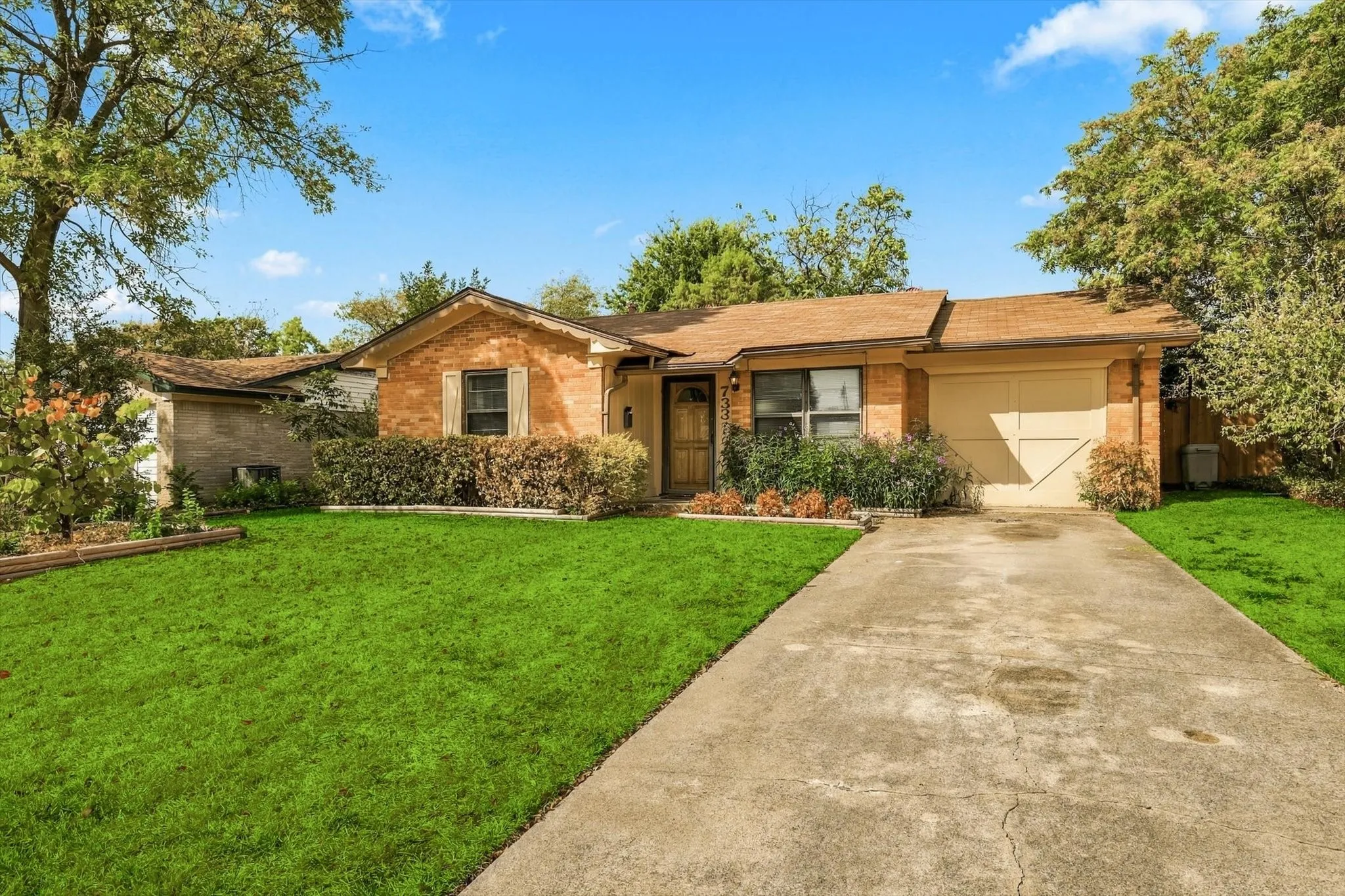 Single Family Residence For Sale in Dallas County , 733 Red Mill Lane, Mesquite, Texas 75149, 3 Bedroom, 1 Bathroom, Garage spaces, 1,289 Sqft, built in 1958, mls#21394143, Real Estate Agent in Mesquite, Homes For Sale in Dallas county, Homes For Sale in Mesquite, Realtor in Mesquite Texas, Real Estate Brokerage Independent Realty Texas, Luminita Cordes Realtor