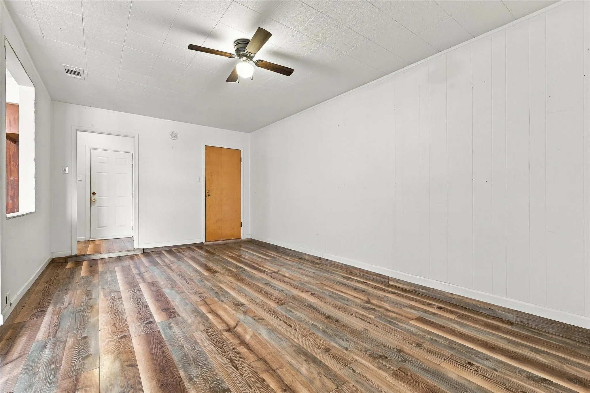 Single Family Residence For Sale in Dallas County , 733 Red Mill Lane, Mesquite, Texas 75149, 3 Bedroom, 1 Bathroom, Garage spaces, 1,289 Sqft, built in 1958, mls#21394143, Real Estate Agent in Mesquite, Homes For Sale in Dallas county, Homes For Sale in Mesquite, Realtor in Mesquite Texas, Real Estate Brokerage Independent Realty Texas, Luminita Cordes Realtor