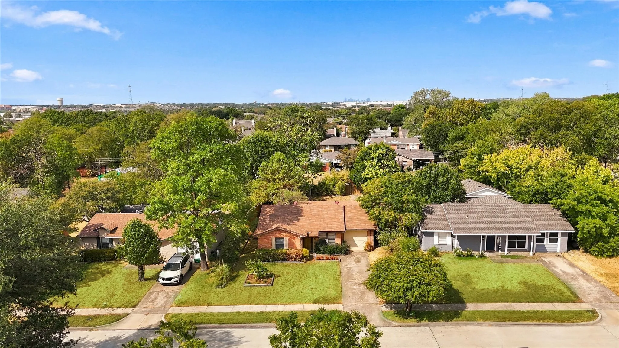 Single Family Residence For Sale in Dallas County , 733 Red Mill Lane, Mesquite, Texas 75149, 3 Bedroom, 1 Bathroom, Garage spaces, 1,289 Sqft, built in 1958, mls#21394143, Real Estate Agent in Mesquite, Homes For Sale in Dallas county, Homes For Sale in Mesquite, Realtor in Mesquite Texas, Real Estate Brokerage Independent Realty Texas, Luminita Cordes Realtor