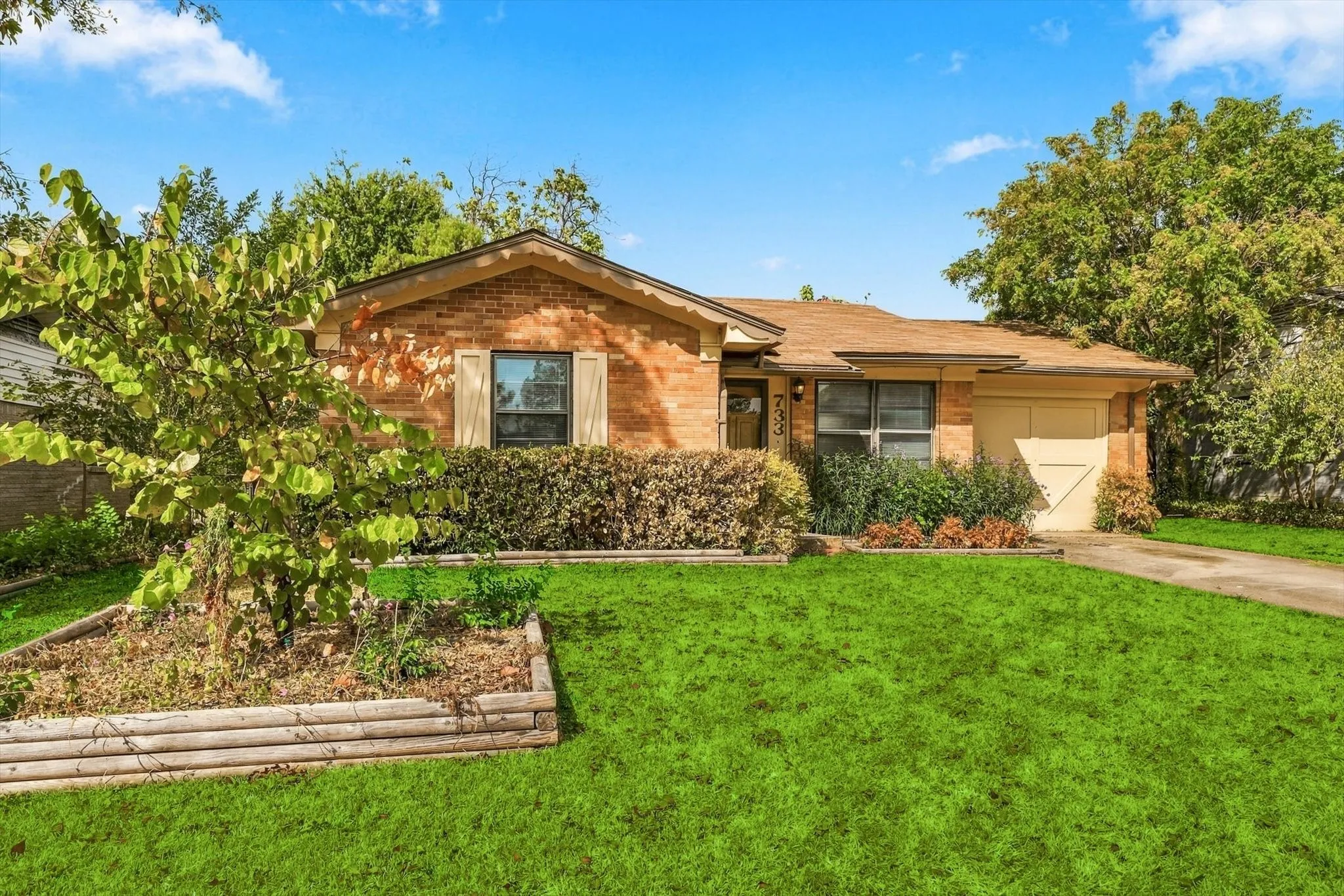 Single Family Residence For Sale in Dallas County , 733 Red Mill Lane, Mesquite, Texas 75149, 3 Bedroom, 1 Bathroom, Garage spaces, 1,289 Sqft, built in 1958, mls#21394143, Real Estate Agent in Mesquite, Homes For Sale in Dallas county, Homes For Sale in Mesquite, Realtor in Mesquite Texas, Real Estate Brokerage Independent Realty Texas, Luminita Cordes Realtor