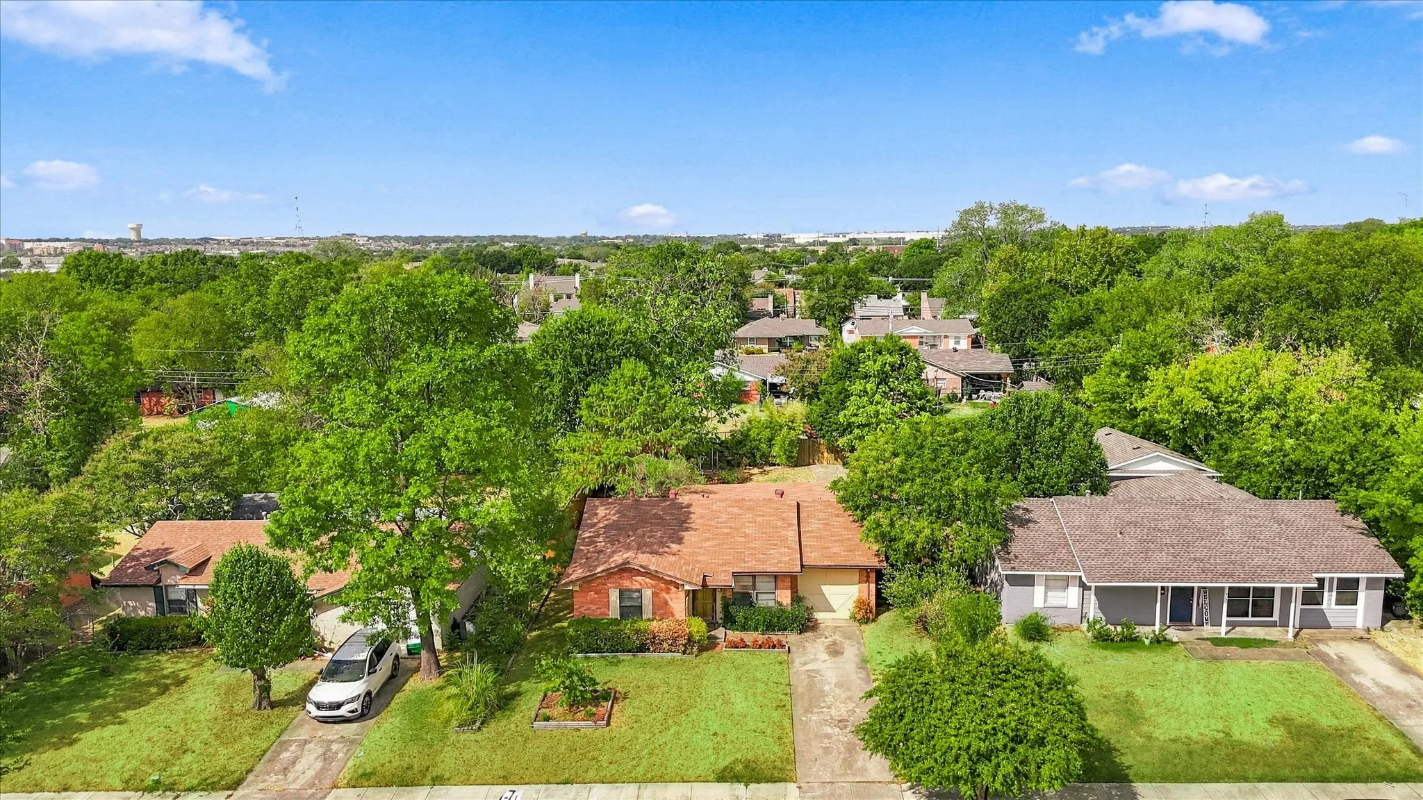 Single Family Residence For Sale in Dallas County , 733 Red Mill Lane, Mesquite, Texas 75149, 3 Bedroom, 1 Bathroom, Garage spaces, 1,289 Sqft, built in 1958, mls#21394143, Real Estate Agent in Mesquite, Homes For Sale in Dallas county, Homes For Sale in Mesquite, Realtor in Mesquite Texas, Real Estate Brokerage Independent Realty Texas, Luminita Cordes Realtor