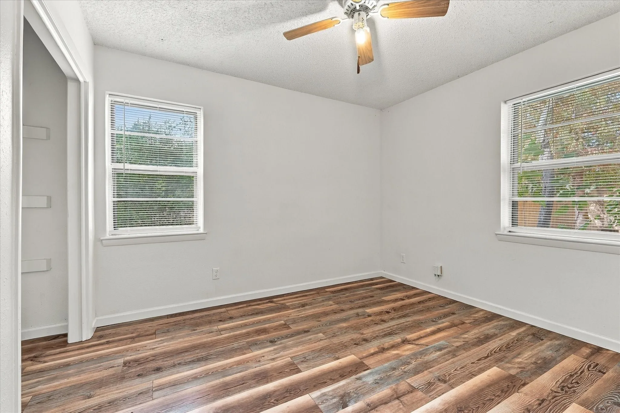 Single Family Residence For Sale in Dallas County , 733 Red Mill Lane, Mesquite, Texas 75149, 3 Bedroom, 1 Bathroom, Garage spaces, 1,289 Sqft, built in 1958, mls#21394143, Real Estate Agent in Mesquite, Homes For Sale in Dallas county, Homes For Sale in Mesquite, Realtor in Mesquite Texas, Real Estate Brokerage Independent Realty Texas, Luminita Cordes Realtor