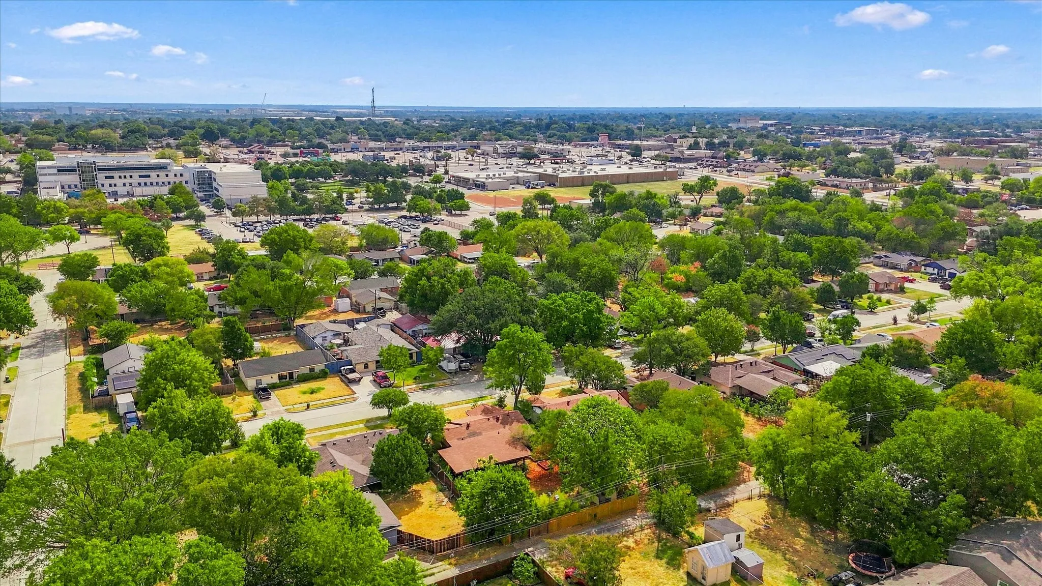 Single Family Residence For Sale in Dallas County , 733 Red Mill Lane, Mesquite, Texas 75149, 3 Bedroom, 1 Bathroom, Garage spaces, 1,289 Sqft, built in 1958, mls#21394143, Real Estate Agent in Mesquite, Homes For Sale in Dallas county, Homes For Sale in Mesquite, Realtor in Mesquite Texas, Real Estate Brokerage Independent Realty Texas, Luminita Cordes Realtor
