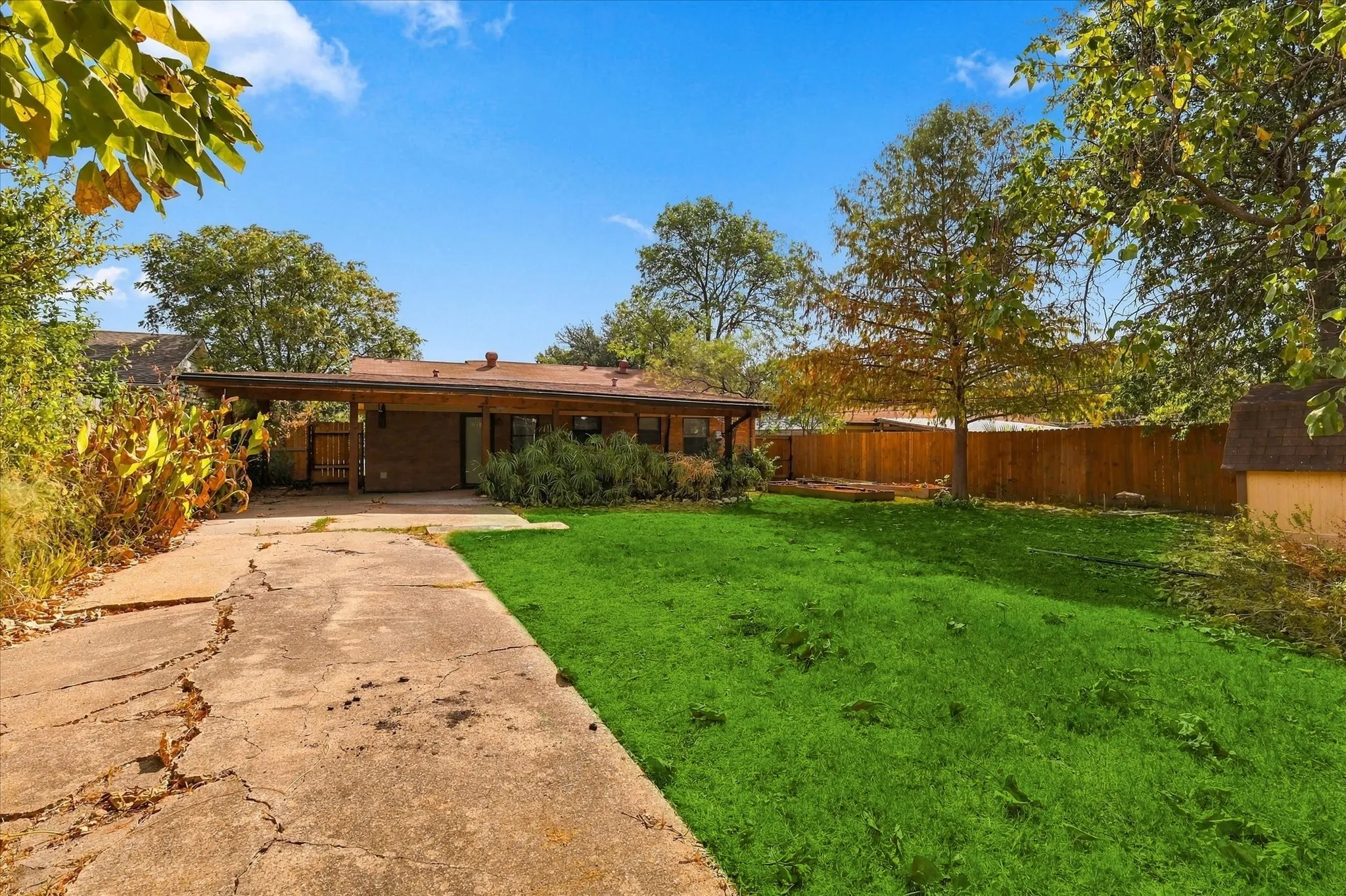 Single Family Residence For Sale in Dallas County , 733 Red Mill Lane, Mesquite, Texas 75149, 3 Bedroom, 1 Bathroom, Garage spaces, 1,289 Sqft, built in 1958, mls#21394143, Real Estate Agent in Mesquite, Homes For Sale in Dallas county, Homes For Sale in Mesquite, Realtor in Mesquite Texas, Real Estate Brokerage Independent Realty Texas, Luminita Cordes Realtor