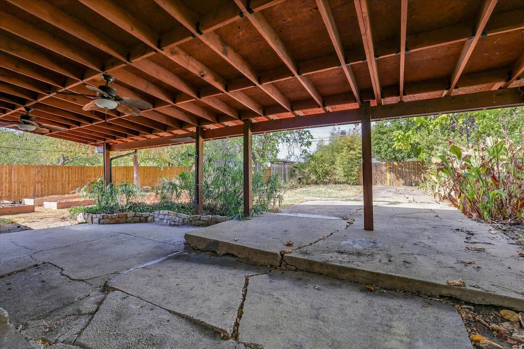 Single Family Residence For Sale in Dallas County , 733 Red Mill Lane, Mesquite, Texas 75149, 3 Bedroom, 1 Bathroom, Garage spaces, 1,289 Sqft, built in 1958, mls#21394143, Real Estate Agent in Mesquite, Homes For Sale in Dallas county, Homes For Sale in Mesquite, Realtor in Mesquite Texas, Real Estate Brokerage Independent Realty Texas, Luminita Cordes Realtor