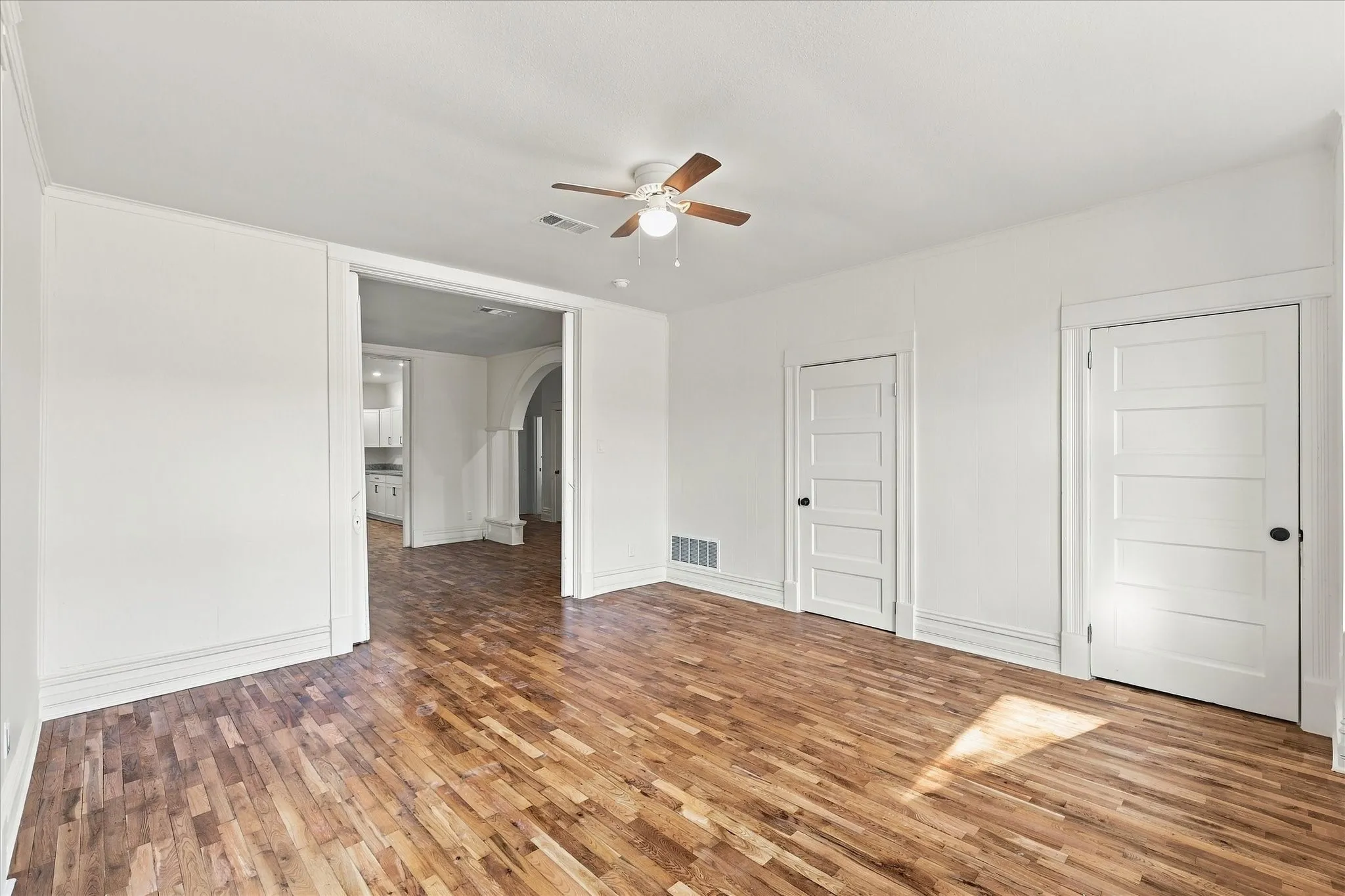 Single Family Residence For Sale in Grayson County , 401 S Gardner Street, Whitewright, Texas 75491, 3 Bedroom, 2 Bathroom, 2 Garage spaces, 1,998 Sqft, built in 1900, mls#21394063, Real Estate Agent in Whitewright, Homes For Sale in Grayson county, Homes For Sale in Whitewright, Realtor in Whitewright Texas, Real Estate Brokerage Independent Realty Texas, Luminita Cordes Realtor