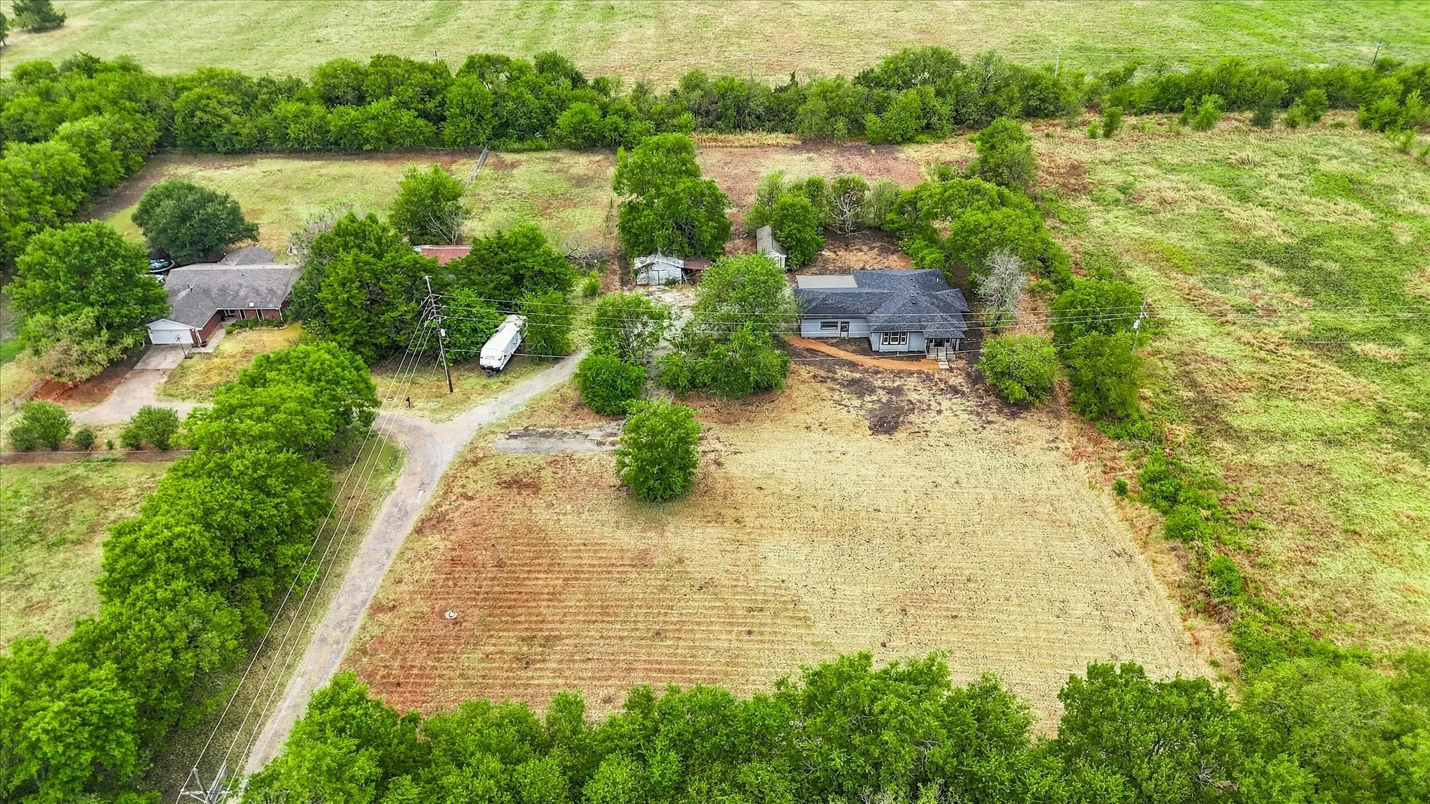 Single Family Residence For Sale in Grayson County , 401 S Gardner Street, Whitewright, Texas 75491, 3 Bedroom, 2 Bathroom, 2 Garage spaces, 1,998 Sqft, built in 1900, mls#21394063, Real Estate Agent in Whitewright, Homes For Sale in Grayson county, Homes For Sale in Whitewright, Realtor in Whitewright Texas, Real Estate Brokerage Independent Realty Texas, Luminita Cordes Realtor