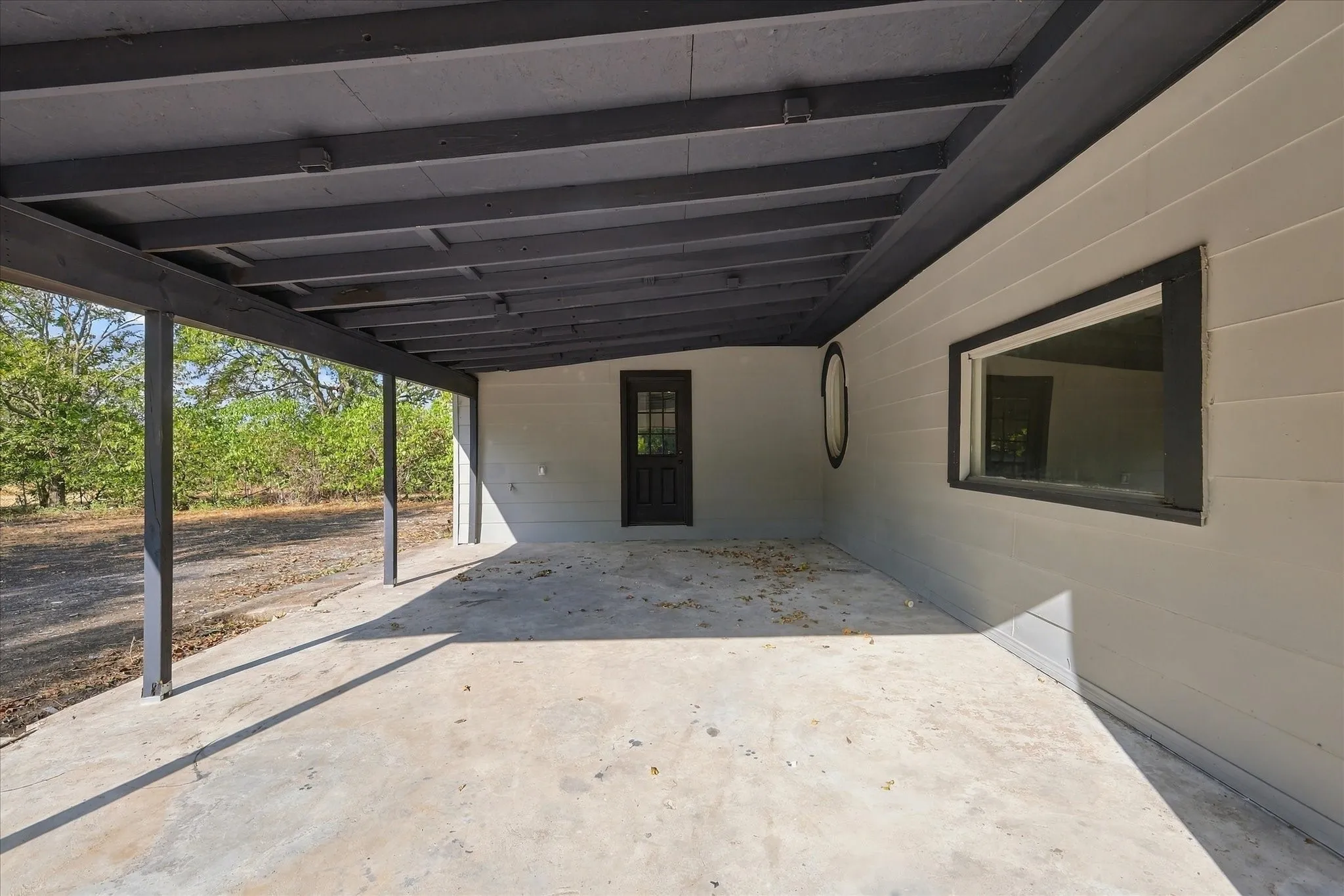 Single Family Residence For Sale in Grayson County , 401 S Gardner Street, Whitewright, Texas 75491, 3 Bedroom, 2 Bathroom, 2 Garage spaces, 1,998 Sqft, built in 1900, mls#21394063, Real Estate Agent in Whitewright, Homes For Sale in Grayson county, Homes For Sale in Whitewright, Realtor in Whitewright Texas, Real Estate Brokerage Independent Realty Texas, Luminita Cordes Realtor