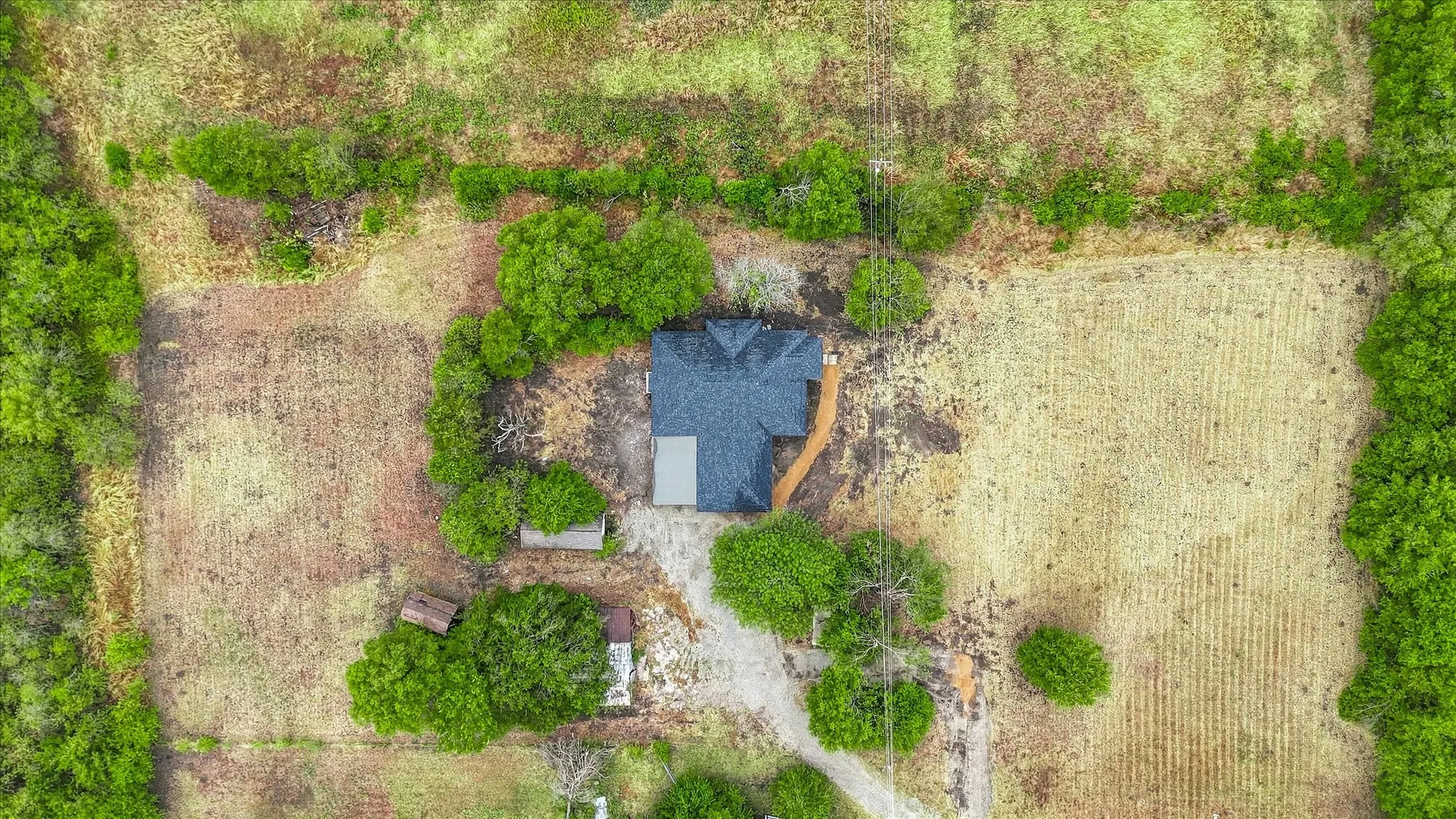 Single Family Residence For Sale in Grayson County , 401 S Gardner Street, Whitewright, Texas 75491, 3 Bedroom, 2 Bathroom, 2 Garage spaces, 1,998 Sqft, built in 1900, mls#21394063, Real Estate Agent in Whitewright, Homes For Sale in Grayson county, Homes For Sale in Whitewright, Realtor in Whitewright Texas, Real Estate Brokerage Independent Realty Texas, Luminita Cordes Realtor