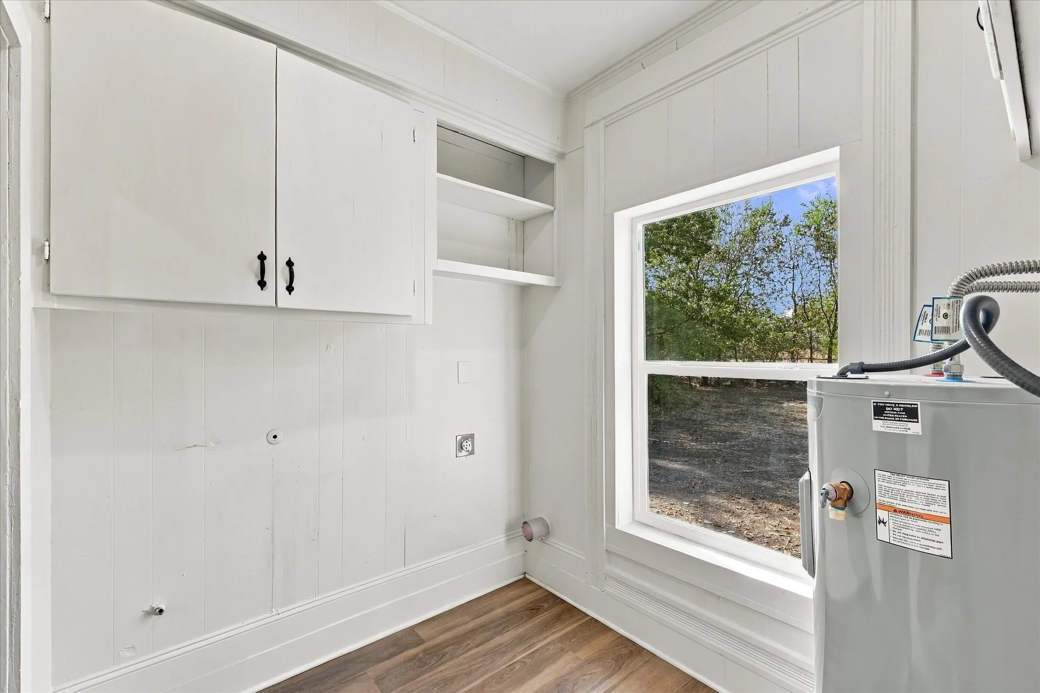 Single Family Residence For Sale in Grayson County , 401 S Gardner Street, Whitewright, Texas 75491, 3 Bedroom, 2 Bathroom, 2 Garage spaces, 1,998 Sqft, built in 1900, mls#21394063, Real Estate Agent in Whitewright, Homes For Sale in Grayson county, Homes For Sale in Whitewright, Realtor in Whitewright Texas, Real Estate Brokerage Independent Realty Texas, Luminita Cordes Realtor