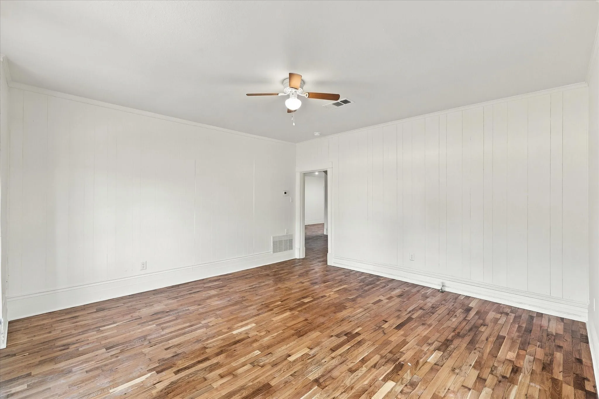 Single Family Residence For Sale in Grayson County , 401 S Gardner Street, Whitewright, Texas 75491, 3 Bedroom, 2 Bathroom, 2 Garage spaces, 1,998 Sqft, built in 1900, mls#21394063, Real Estate Agent in Whitewright, Homes For Sale in Grayson county, Homes For Sale in Whitewright, Realtor in Whitewright Texas, Real Estate Brokerage Independent Realty Texas, Luminita Cordes Realtor
