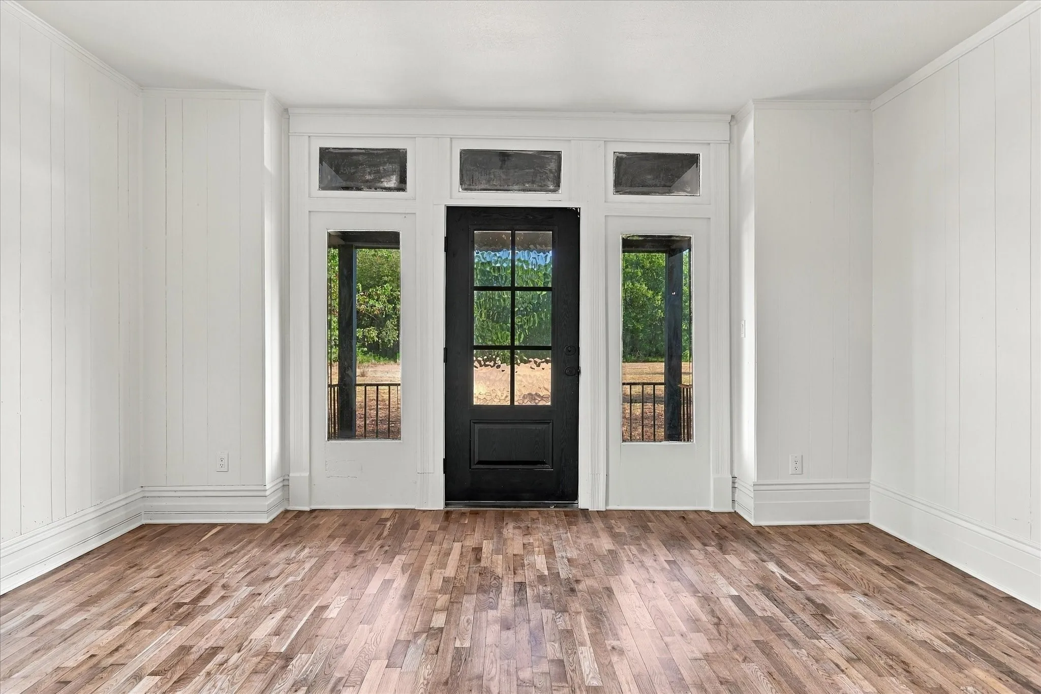 Single Family Residence For Sale in Grayson County , 401 S Gardner Street, Whitewright, Texas 75491, 3 Bedroom, 2 Bathroom, 2 Garage spaces, 1,998 Sqft, built in 1900, mls#21394063, Real Estate Agent in Whitewright, Homes For Sale in Grayson county, Homes For Sale in Whitewright, Realtor in Whitewright Texas, Real Estate Brokerage Independent Realty Texas, Luminita Cordes Realtor