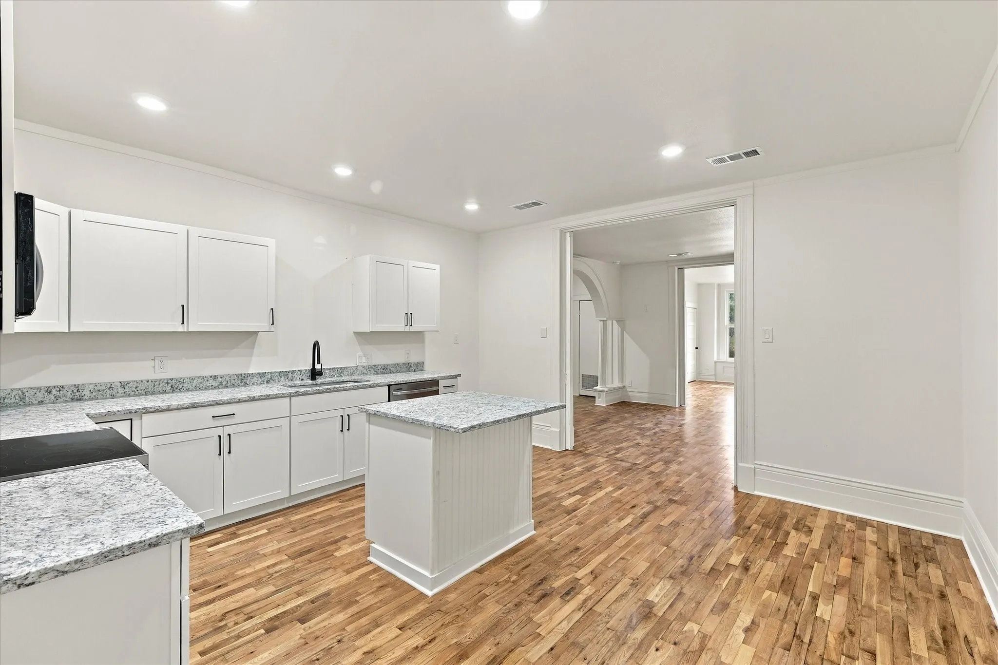Single Family Residence For Sale in Grayson County , 401 S Gardner Street, Whitewright, Texas 75491, 3 Bedroom, 2 Bathroom, 2 Garage spaces, 1,998 Sqft, built in 1900, mls#21394063, Real Estate Agent in Whitewright, Homes For Sale in Grayson county, Homes For Sale in Whitewright, Realtor in Whitewright Texas, Real Estate Brokerage Independent Realty Texas, Luminita Cordes Realtor