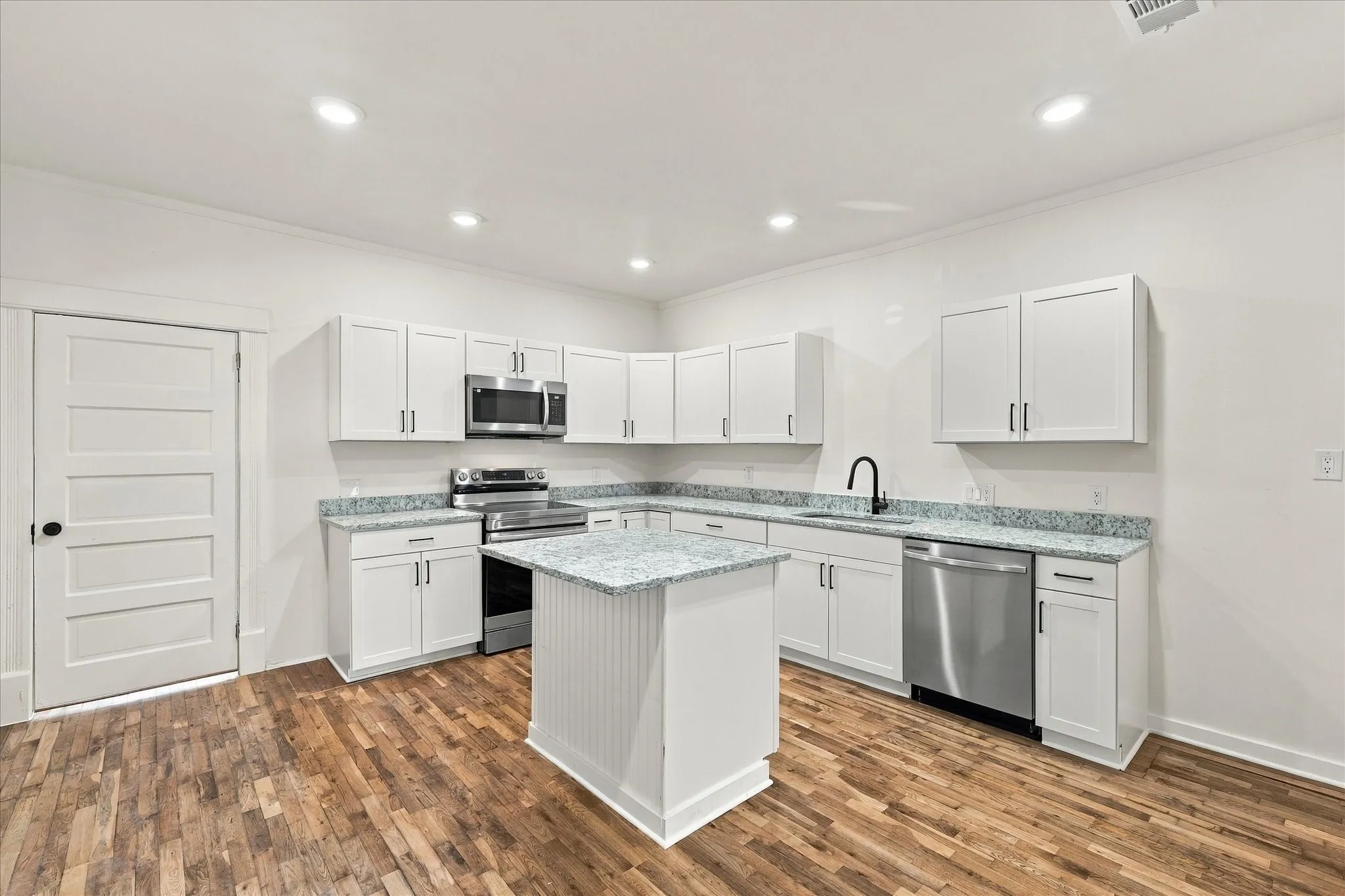 Single Family Residence For Sale in Grayson County , 401 S Gardner Street, Whitewright, Texas 75491, 3 Bedroom, 2 Bathroom, 2 Garage spaces, 1,998 Sqft, built in 1900, mls#21394063, Real Estate Agent in Whitewright, Homes For Sale in Grayson county, Homes For Sale in Whitewright, Realtor in Whitewright Texas, Real Estate Brokerage Independent Realty Texas, Luminita Cordes Realtor
