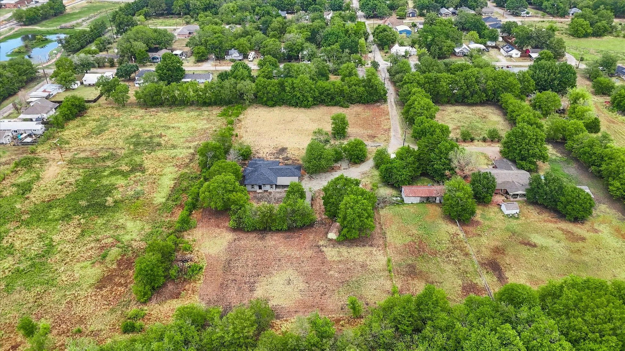 Single Family Residence For Sale in Grayson County , 401 S Gardner Street, Whitewright, Texas 75491, 3 Bedroom, 2 Bathroom, 2 Garage spaces, 1,998 Sqft, built in 1900, mls#21394063, Real Estate Agent in Whitewright, Homes For Sale in Grayson county, Homes For Sale in Whitewright, Realtor in Whitewright Texas, Real Estate Brokerage Independent Realty Texas, Luminita Cordes Realtor