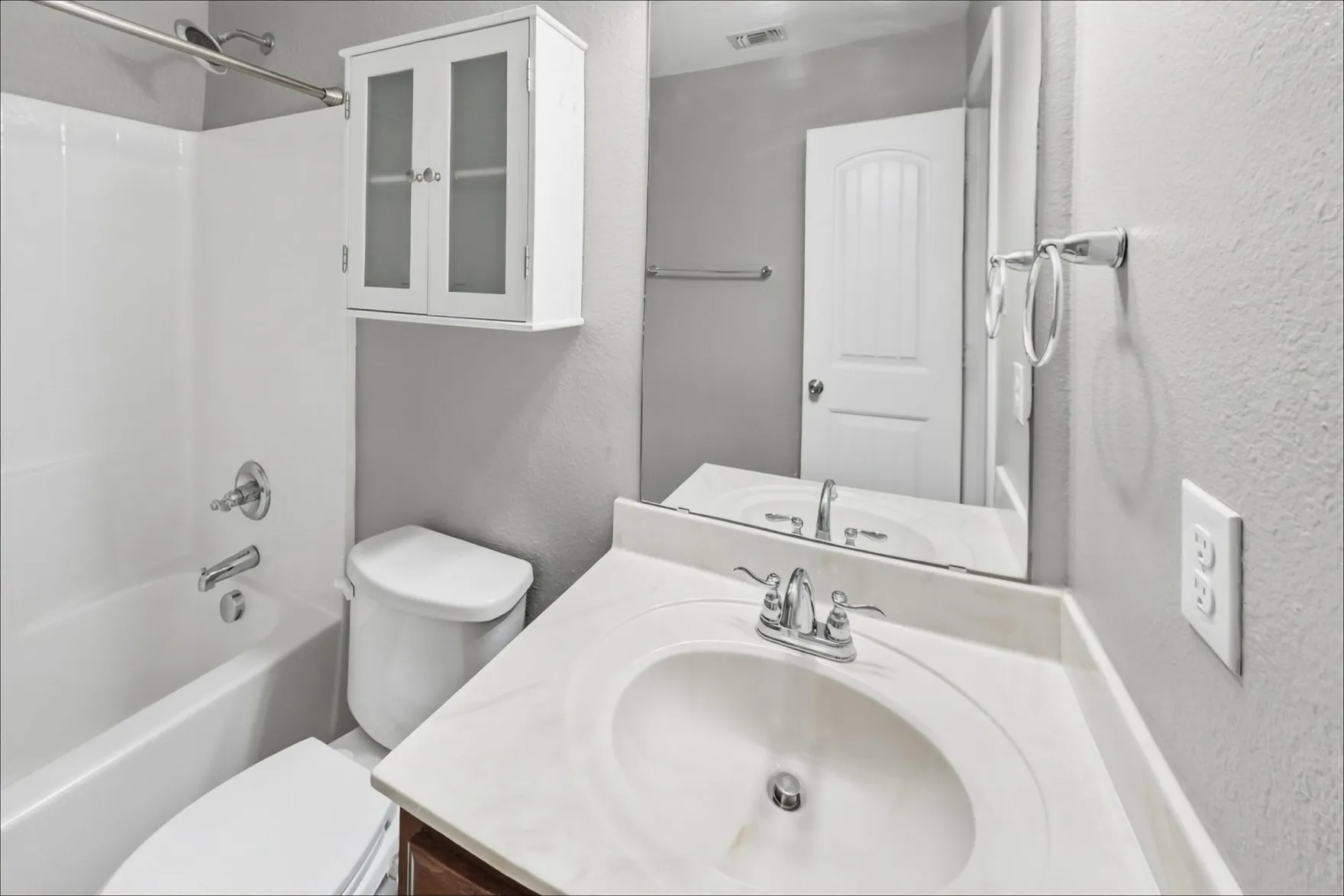Single Family Residence For Rent in Tarrant County , 733 River Hill Lane, Fort Worth, Texas 76114, 3 Bedroom, 2 Bathroom, 1 Garage spaces, 1,421 Sqft, built in 2016, mls#21394158, Real Estate Agent in Fort Worth, Homes For Rent in Tarrant county, Homes For Rent in Fort Worth, Realtor in Fort Worth Texas, Real Estate Brokerage Independent Realty Texas, Luminita Cordes Realtor