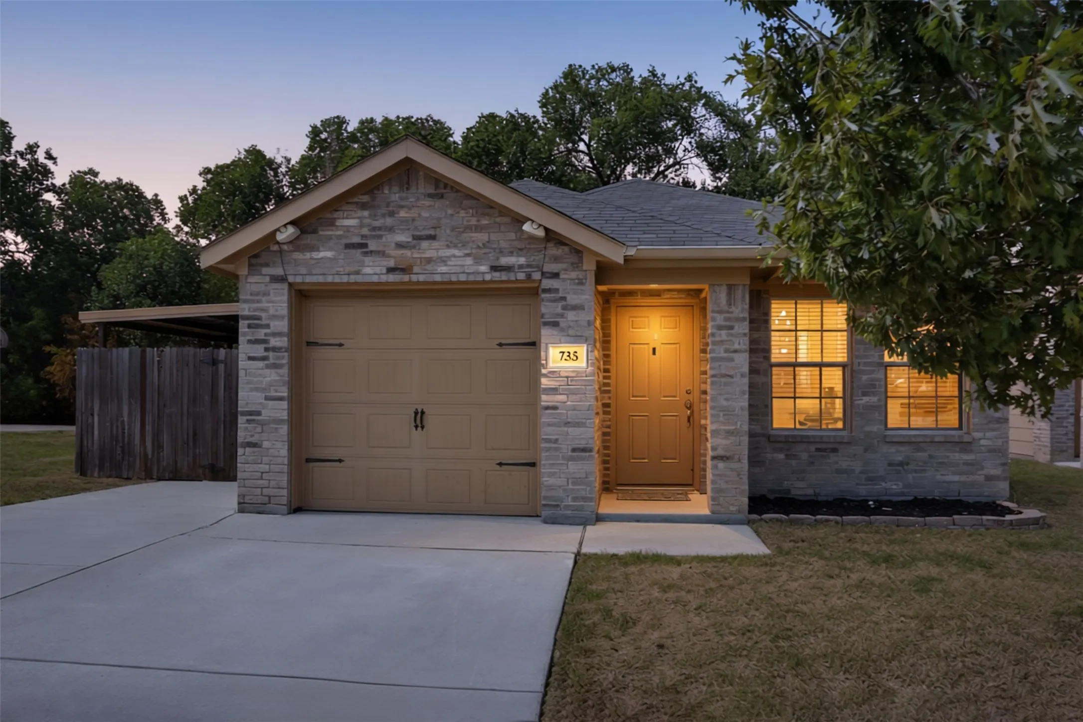 Single Family Residence For Rent in Tarrant County , 733 River Hill Lane, Fort Worth, Texas 76114, 3 Bedroom, 2 Bathroom, 1 Garage spaces, 1,421 Sqft, built in 2016, mls#21394158, Real Estate Agent in Fort Worth, Homes For Rent in Tarrant county, Homes For Rent in Fort Worth, Realtor in Fort Worth Texas, Real Estate Brokerage Independent Realty Texas, Luminita Cordes Realtor