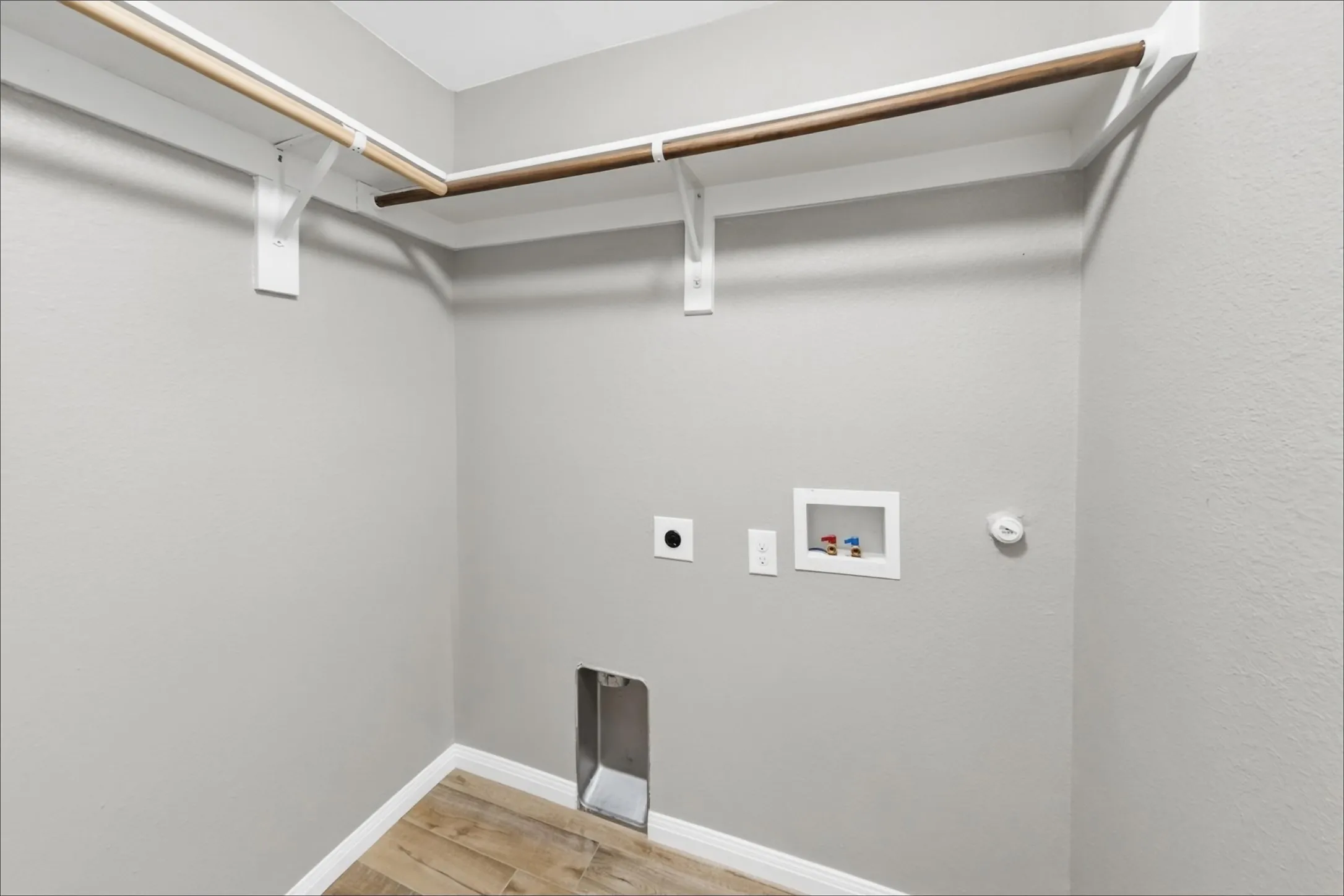 Single Family Residence For Rent in Tarrant County , 733 River Hill Lane, Fort Worth, Texas 76114, 3 Bedroom, 2 Bathroom, 1 Garage spaces, 1,421 Sqft, built in 2016, mls#21394158, Real Estate Agent in Fort Worth, Homes For Rent in Tarrant county, Homes For Rent in Fort Worth, Realtor in Fort Worth Texas, Real Estate Brokerage Independent Realty Texas, Luminita Cordes Realtor