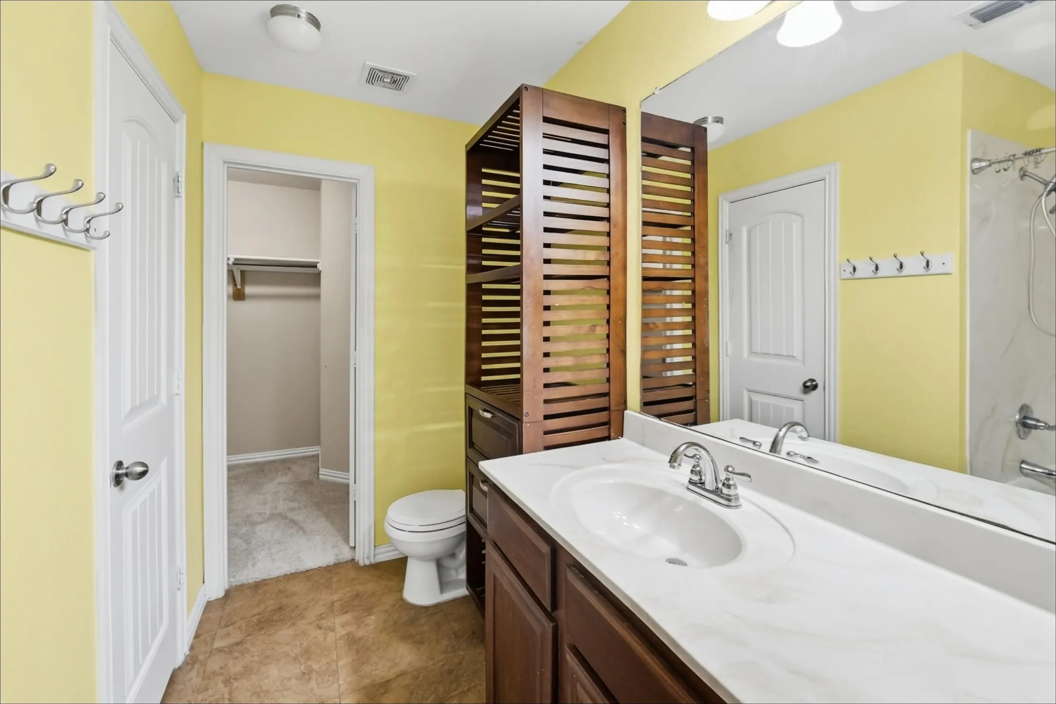 Single Family Residence For Rent in Tarrant County , 733 River Hill Lane, Fort Worth, Texas 76114, 3 Bedroom, 2 Bathroom, 1 Garage spaces, 1,421 Sqft, built in 2016, mls#21394158, Real Estate Agent in Fort Worth, Homes For Rent in Tarrant county, Homes For Rent in Fort Worth, Realtor in Fort Worth Texas, Real Estate Brokerage Independent Realty Texas, Luminita Cordes Realtor