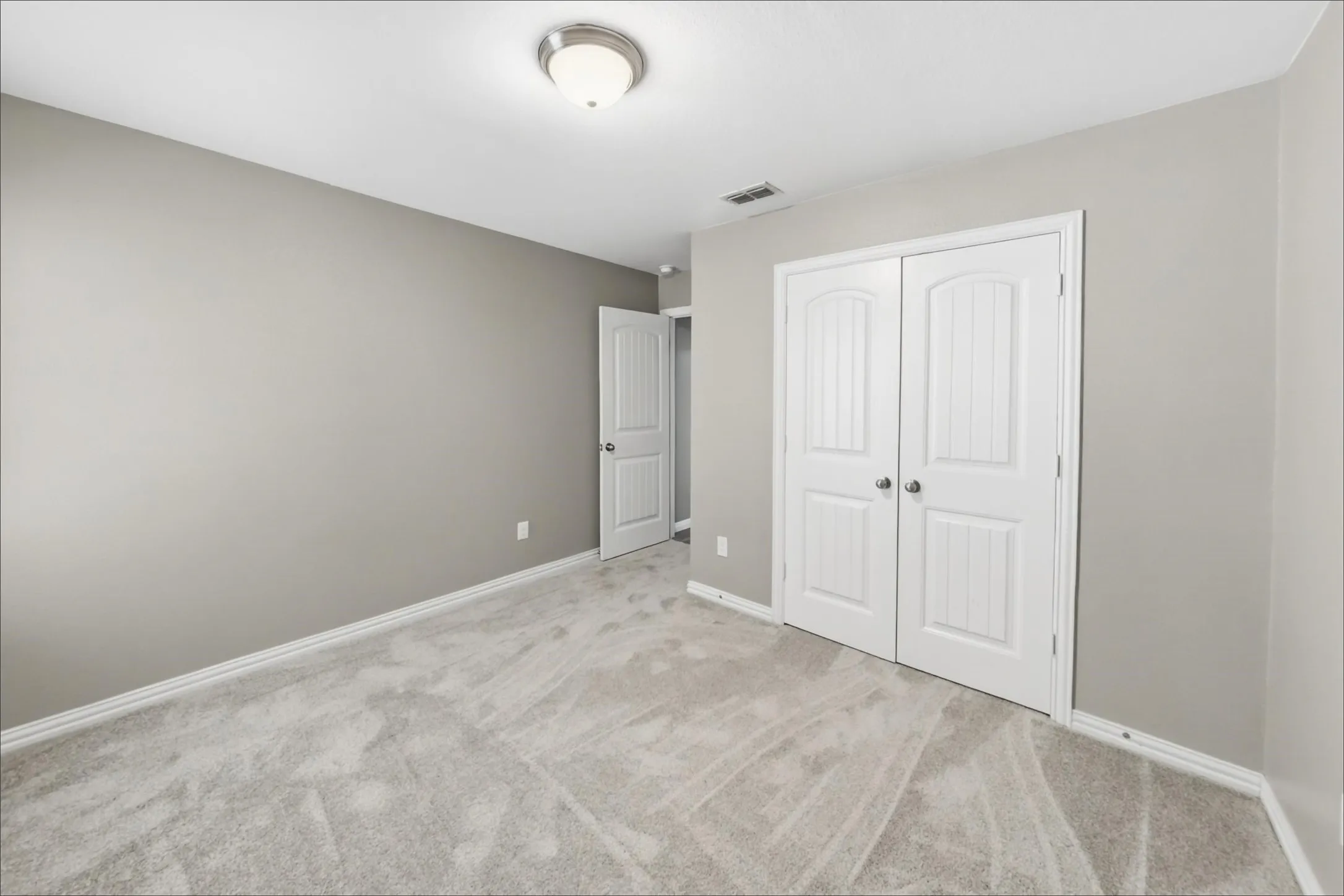 Single Family Residence For Rent in Tarrant County , 733 River Hill Lane, Fort Worth, Texas 76114, 3 Bedroom, 2 Bathroom, 1 Garage spaces, 1,421 Sqft, built in 2016, mls#21394158, Real Estate Agent in Fort Worth, Homes For Rent in Tarrant county, Homes For Rent in Fort Worth, Realtor in Fort Worth Texas, Real Estate Brokerage Independent Realty Texas, Luminita Cordes Realtor