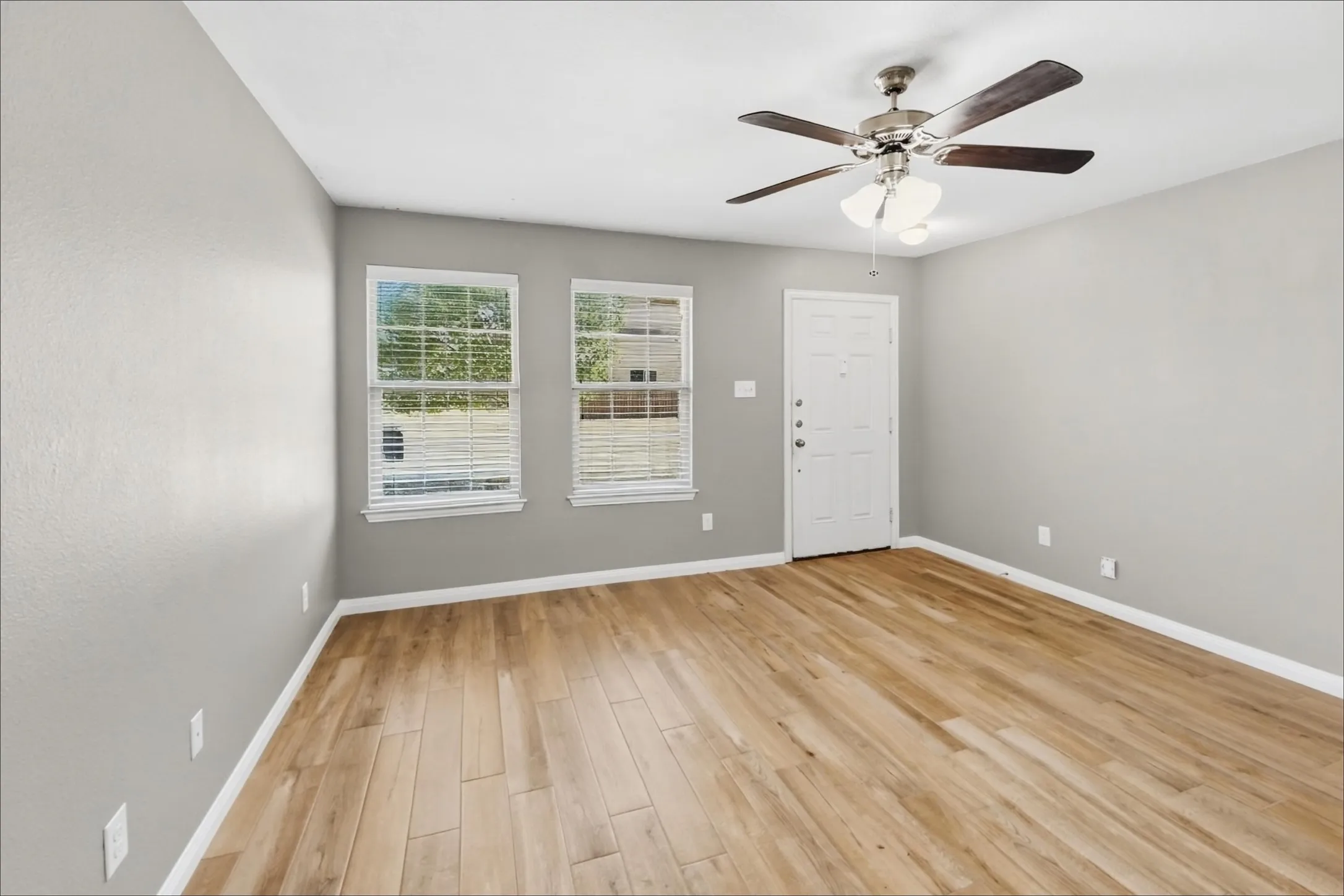 Single Family Residence For Rent in Tarrant County , 733 River Hill Lane, Fort Worth, Texas 76114, 3 Bedroom, 2 Bathroom, 1 Garage spaces, 1,421 Sqft, built in 2016, mls#21394158, Real Estate Agent in Fort Worth, Homes For Rent in Tarrant county, Homes For Rent in Fort Worth, Realtor in Fort Worth Texas, Real Estate Brokerage Independent Realty Texas, Luminita Cordes Realtor