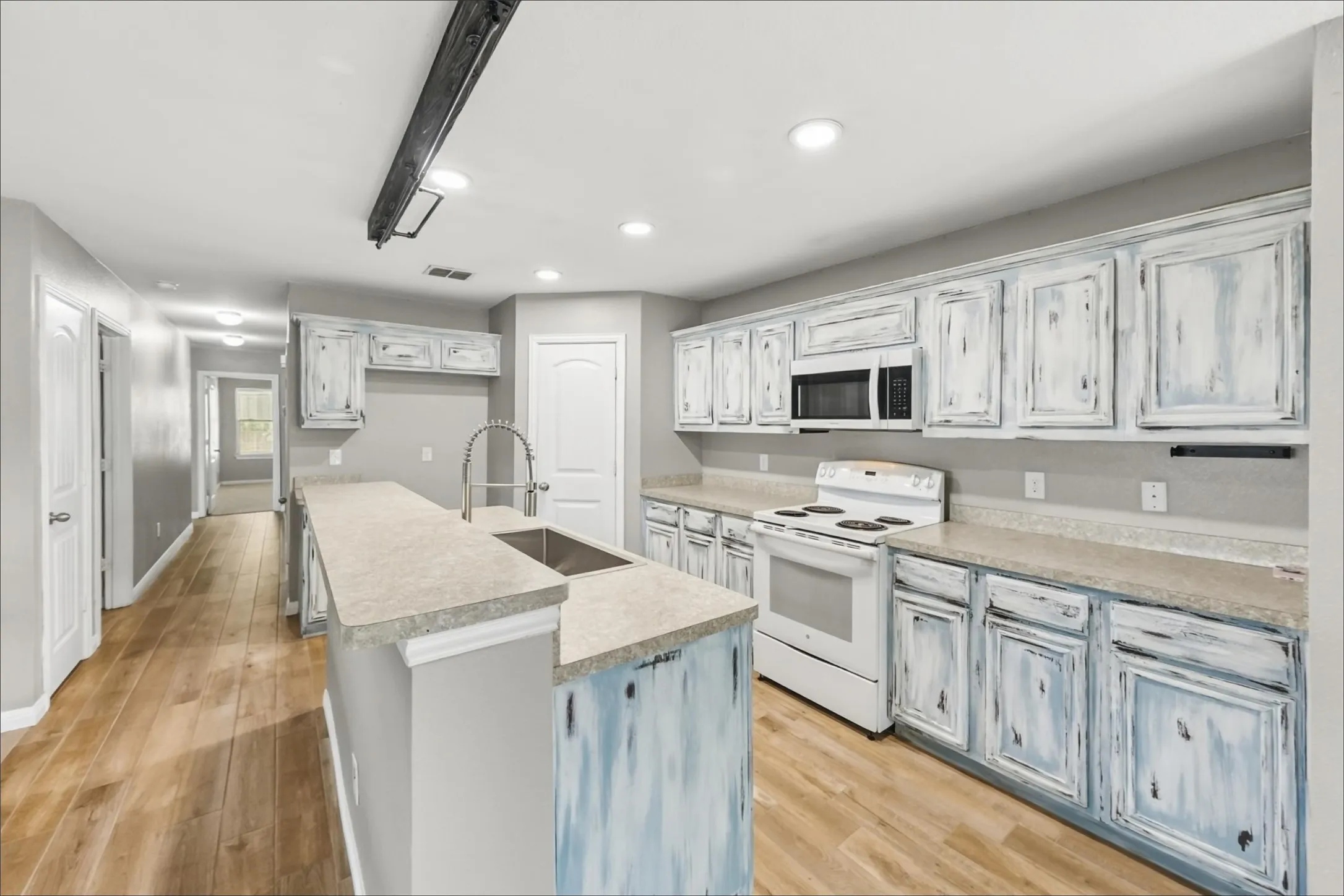 Single Family Residence For Rent in Tarrant County , 733 River Hill Lane, Fort Worth, Texas 76114, 3 Bedroom, 2 Bathroom, 1 Garage spaces, 1,421 Sqft, built in 2016, mls#21394158, Real Estate Agent in Fort Worth, Homes For Rent in Tarrant county, Homes For Rent in Fort Worth, Realtor in Fort Worth Texas, Real Estate Brokerage Independent Realty Texas, Luminita Cordes Realtor