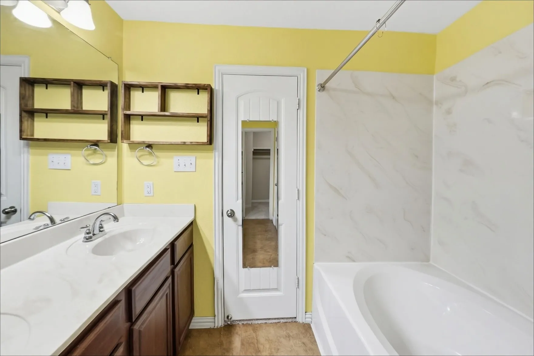 Single Family Residence For Rent in Tarrant County , 733 River Hill Lane, Fort Worth, Texas 76114, 3 Bedroom, 2 Bathroom, 1 Garage spaces, 1,421 Sqft, built in 2016, mls#21394158, Real Estate Agent in Fort Worth, Homes For Rent in Tarrant county, Homes For Rent in Fort Worth, Realtor in Fort Worth Texas, Real Estate Brokerage Independent Realty Texas, Luminita Cordes Realtor